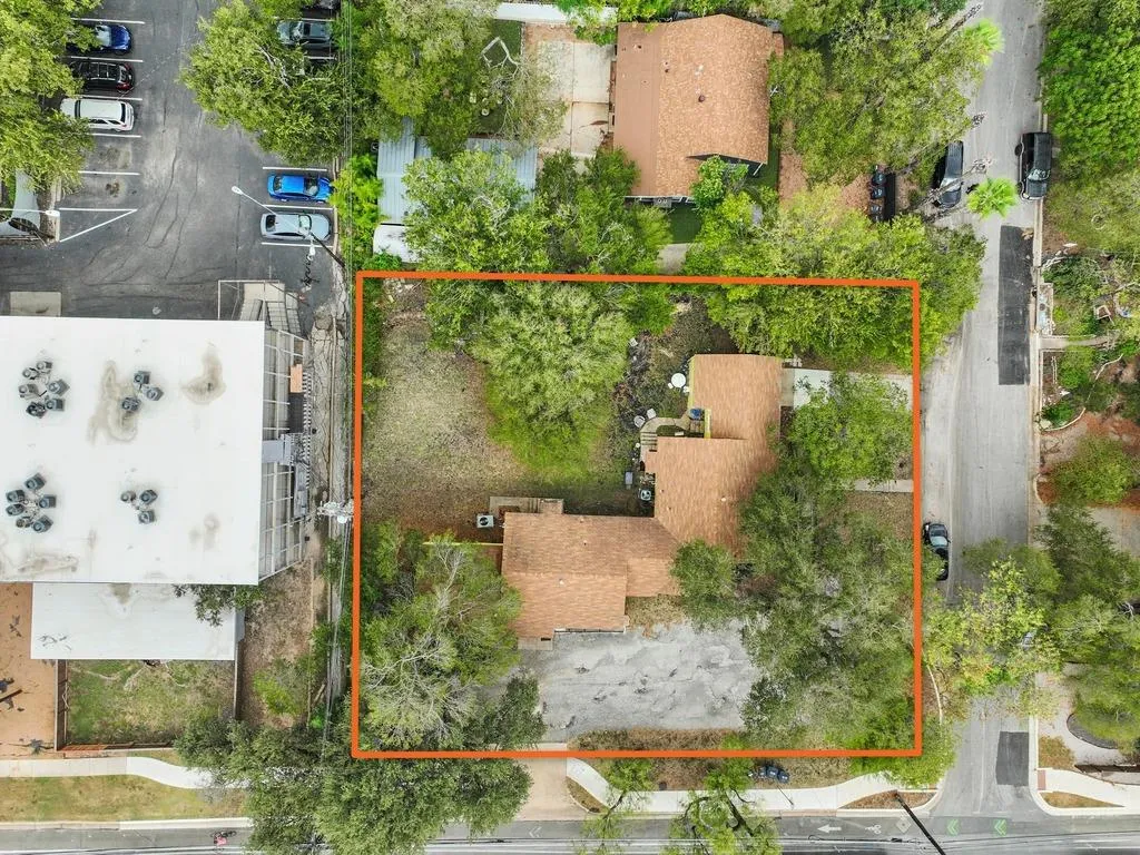 Photo 2 of 2710 MANOR RD