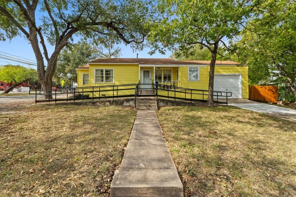 Photo of 2710 MANOR RD, Austin, TX, 78722