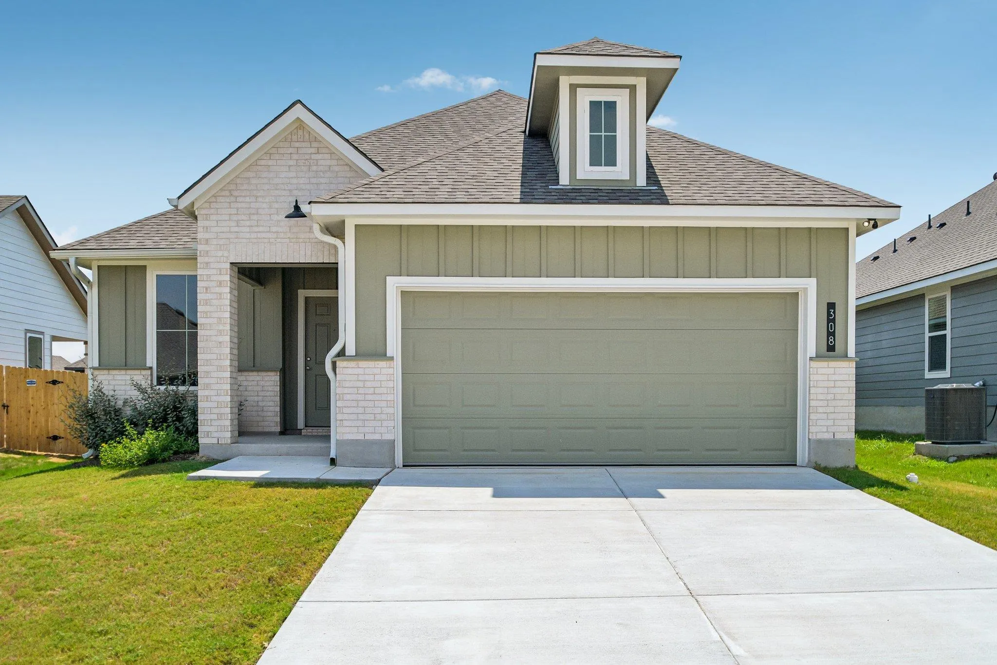 Photo of 308 BOATRIGHT BLVD, Jarrell, TX, 76537
