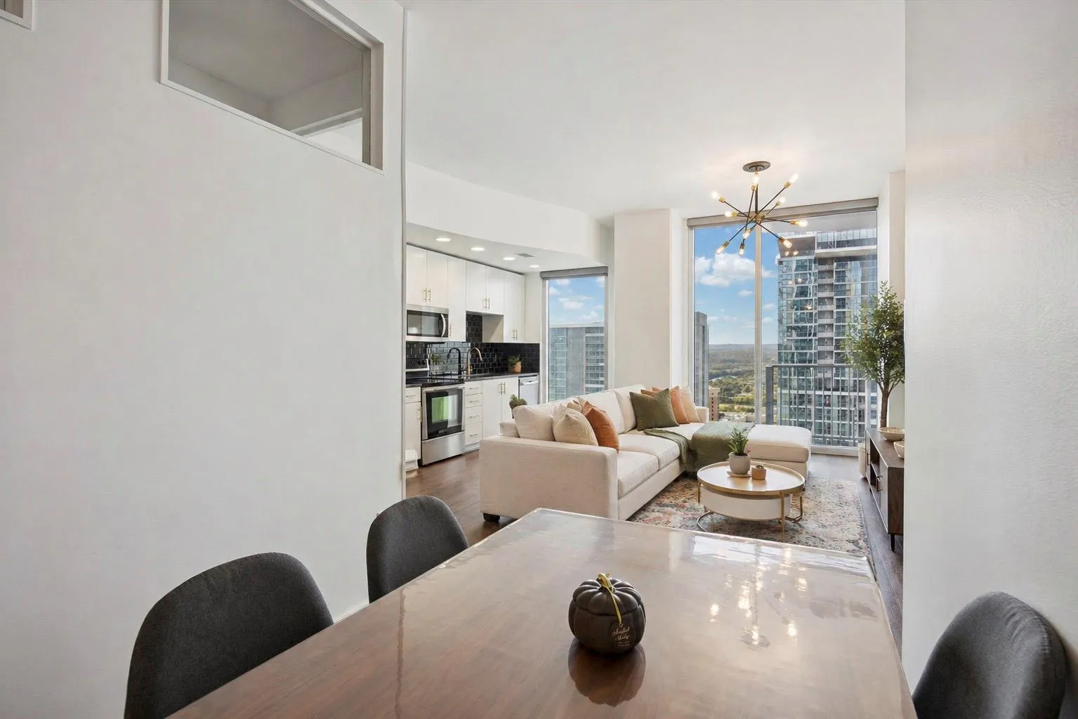 Photo 2 of 360 NUECES ST #2704