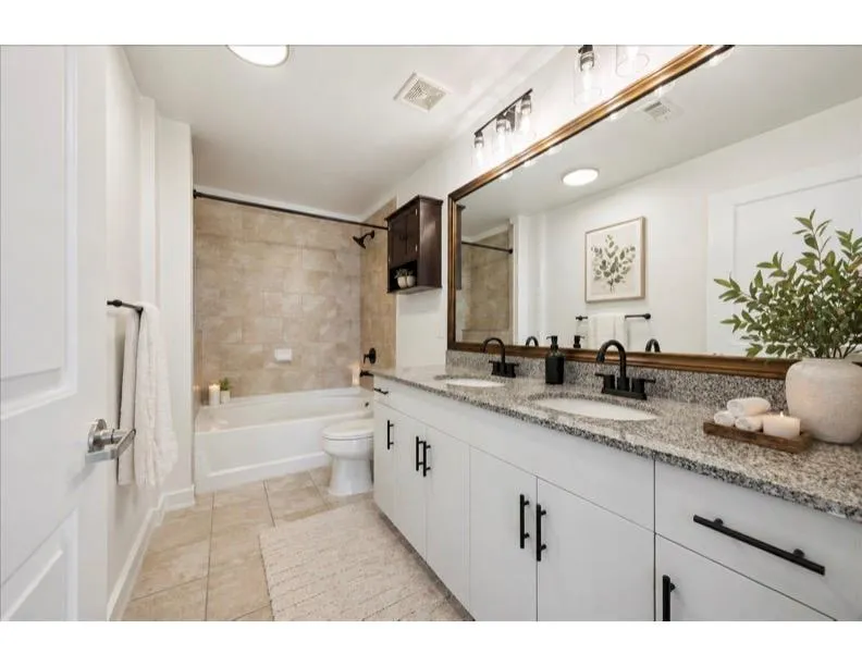 Photo 5 of 360 NUECES ST #2704