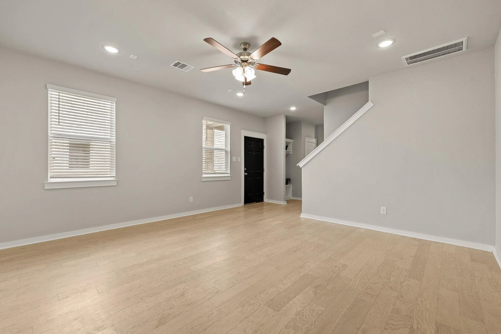 Photo 5 of 2233 CALVERT DR