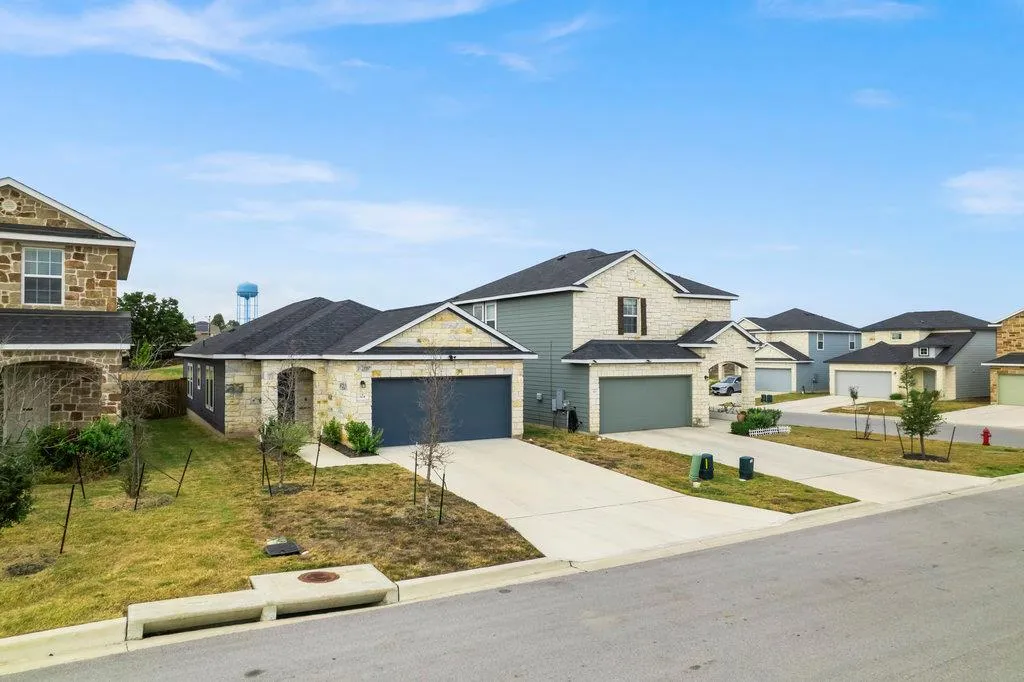 Photo of 104 KATIE ELDER DR, Jarrell, TX, 76537