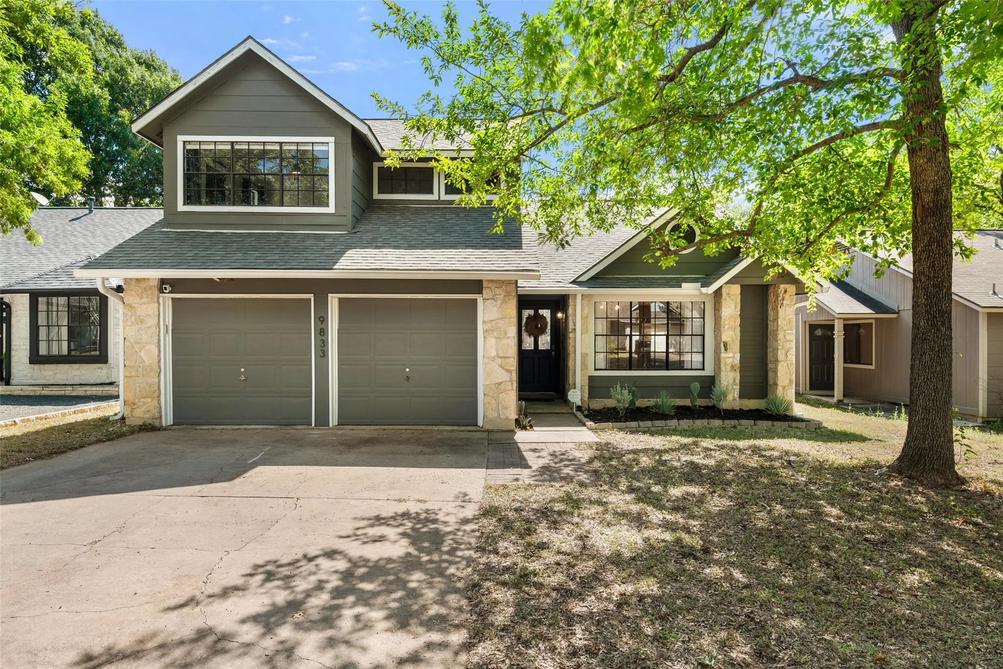 Photo 2 of 9833 BRIAR RIDGE DR