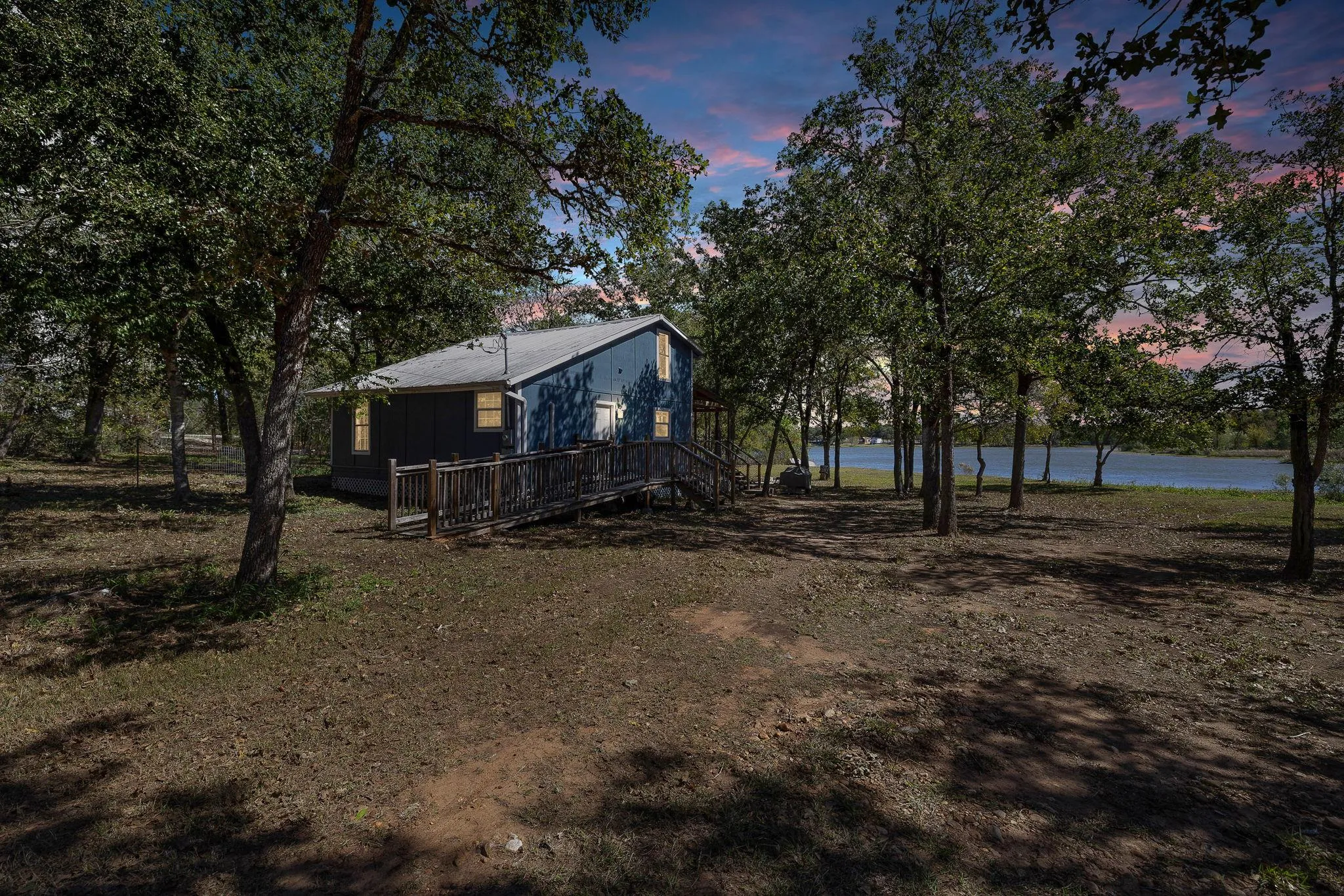 Photo of 131 MOCCASIN BEND DR, Smithville, TX, 78957