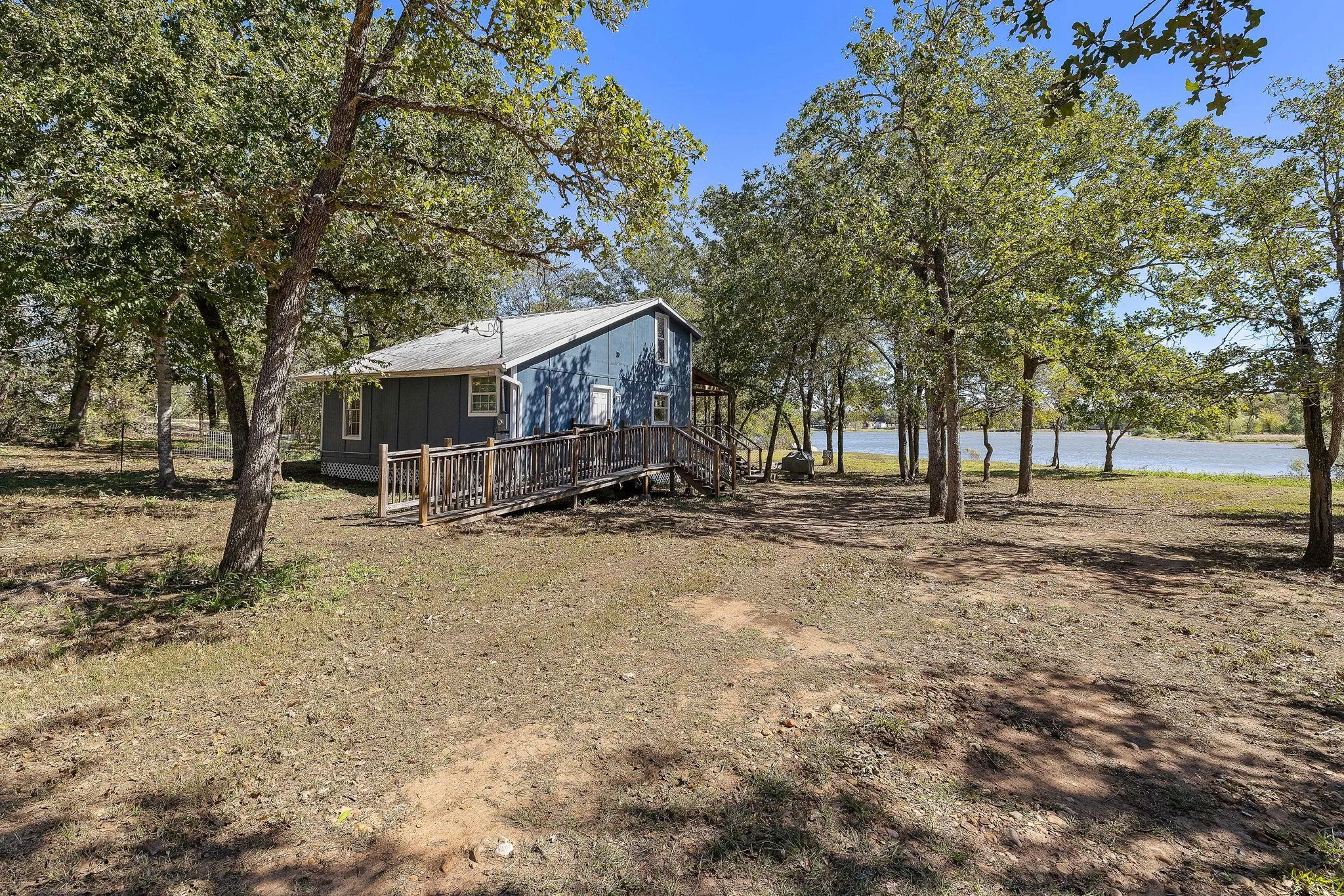 Photo 3 of 131 MOCCASIN BEND DR