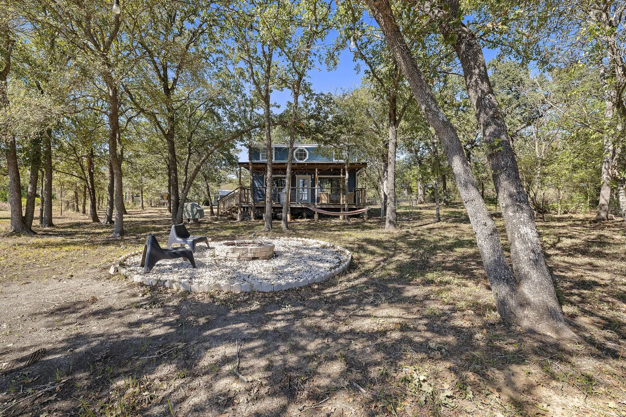 Photo 2 of 131 MOCCASIN BEND DR