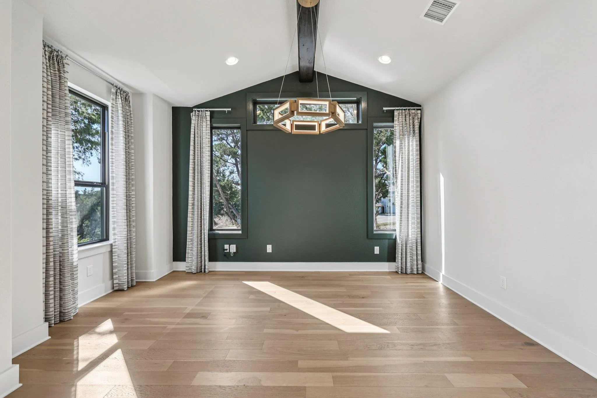 Photo 5 of 19316 SPLENDOR CT