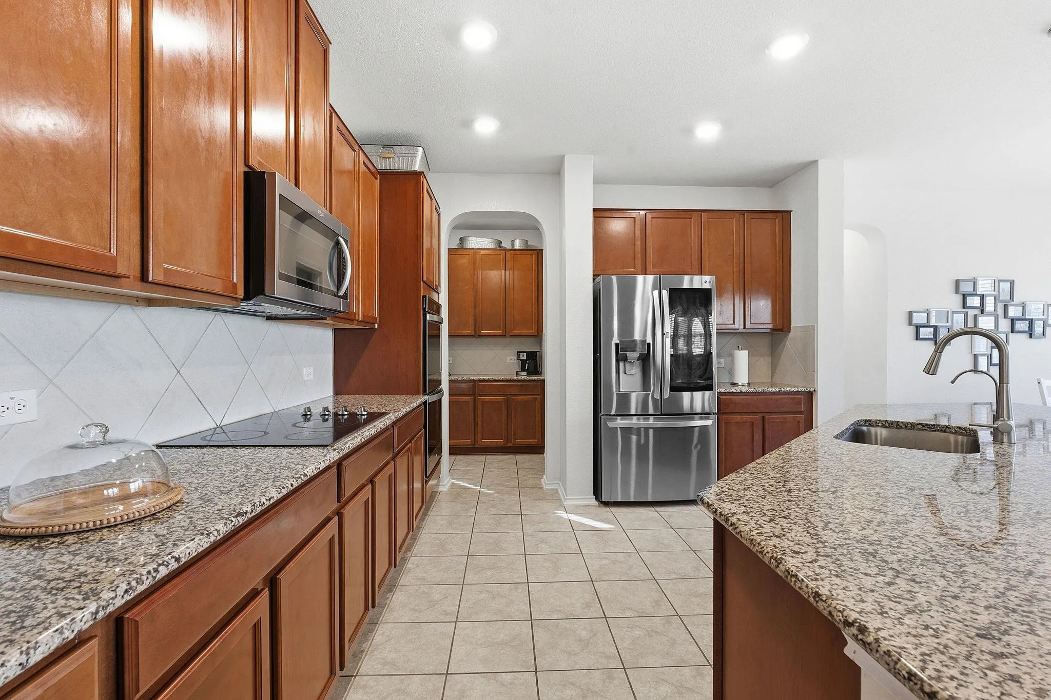 Photo 4 of 209 KENNICOTT DR
