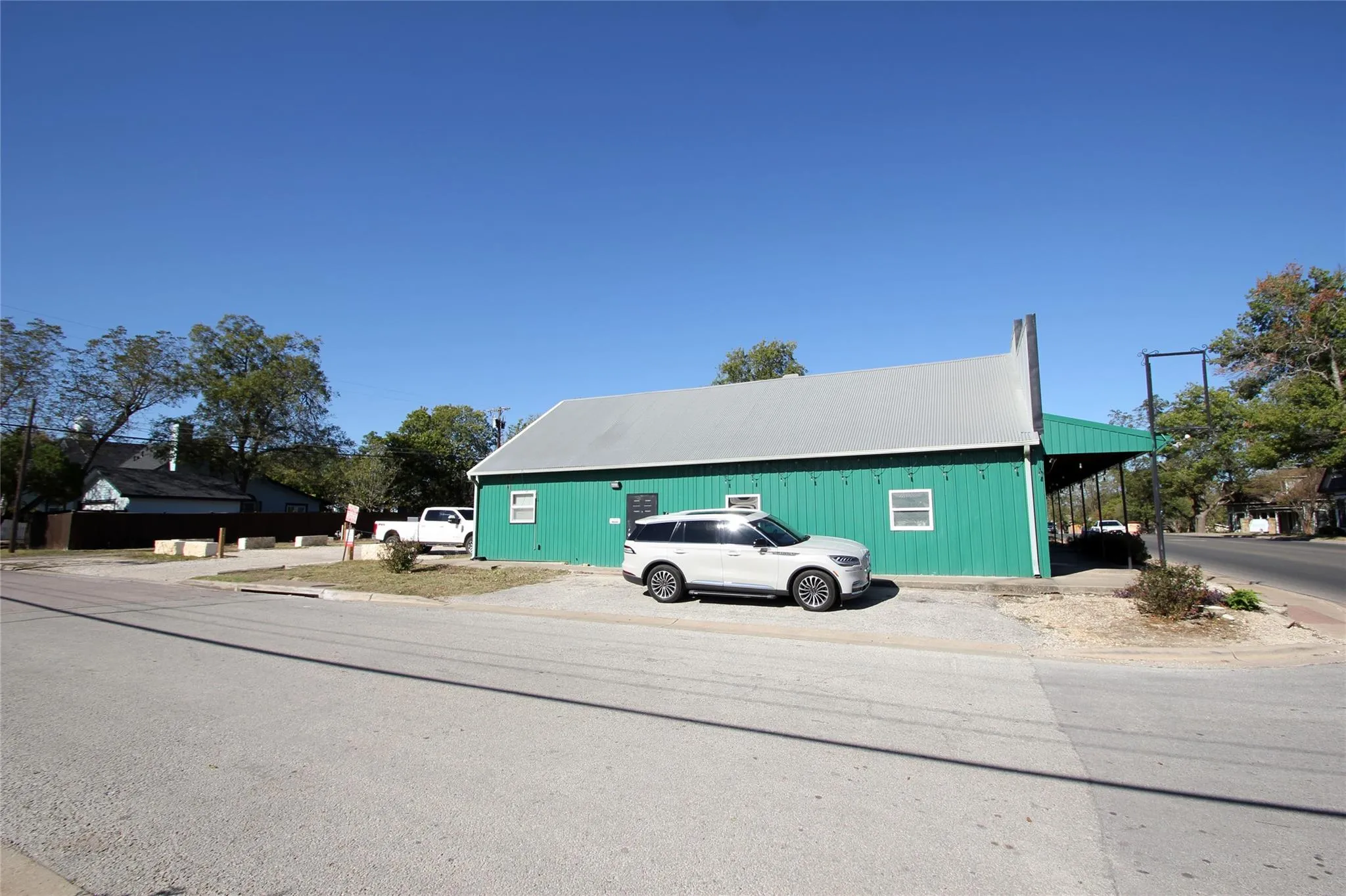 Photo 4 of 101 W PECAN ST