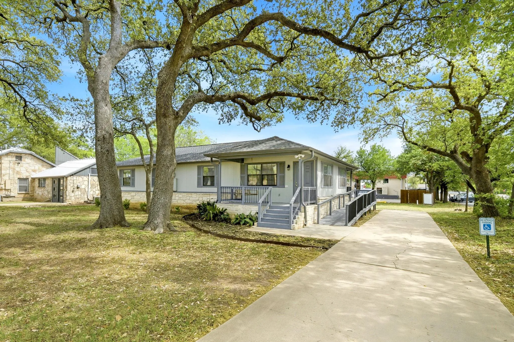 Photo of 403 W ANDERSON AVE, Round Rock, TX, 78664