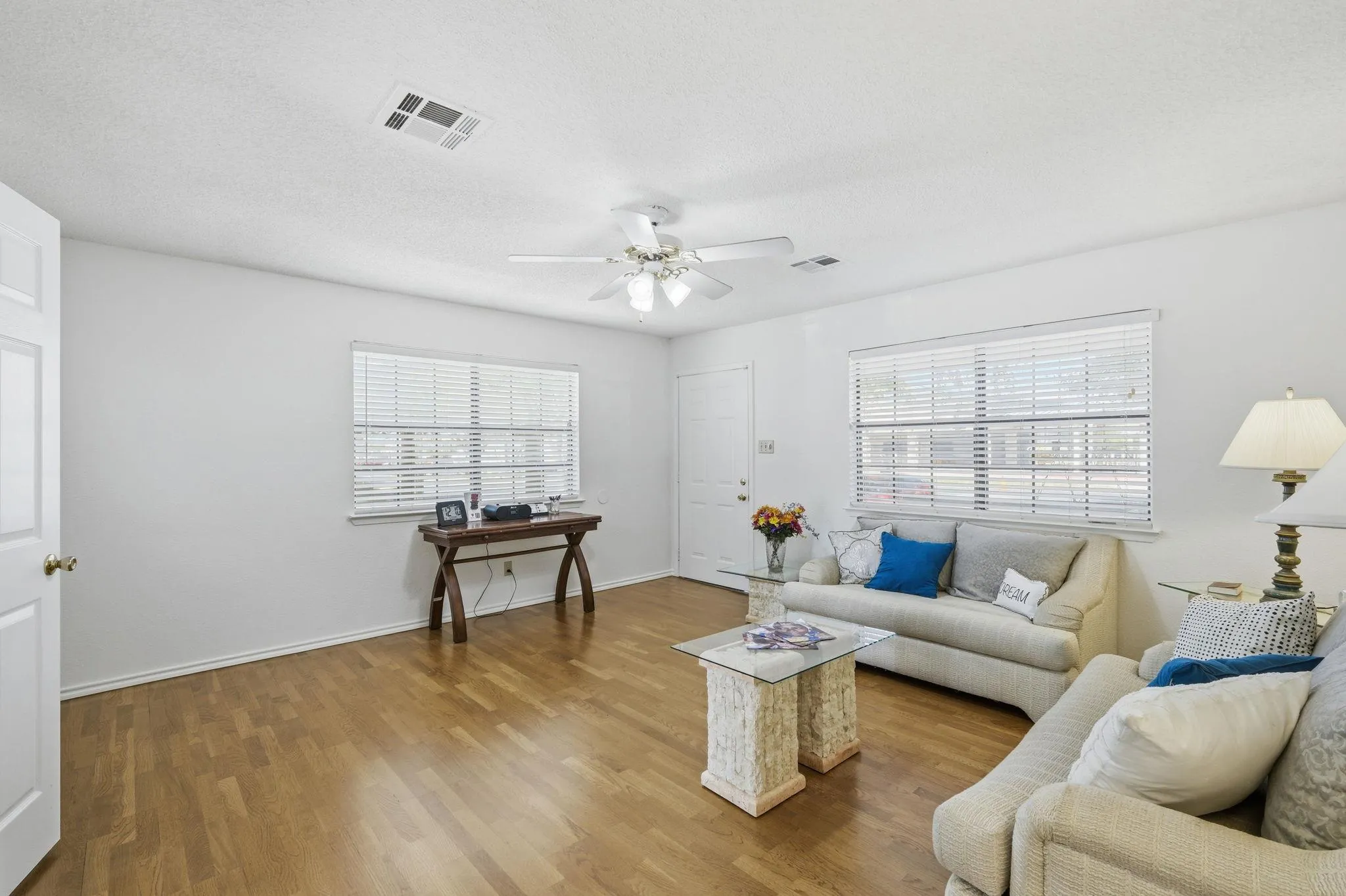 Photo 5 of 403 W ANDERSON AVE