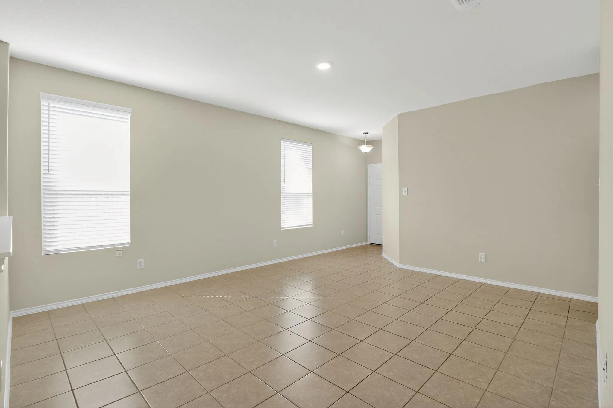 Photo 4 of 137 MIRACLE DR