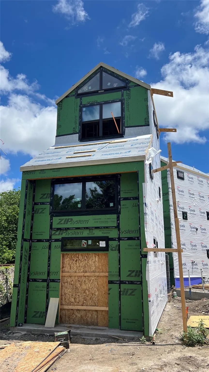 Photo 2 of 605 E 55TH ST #4