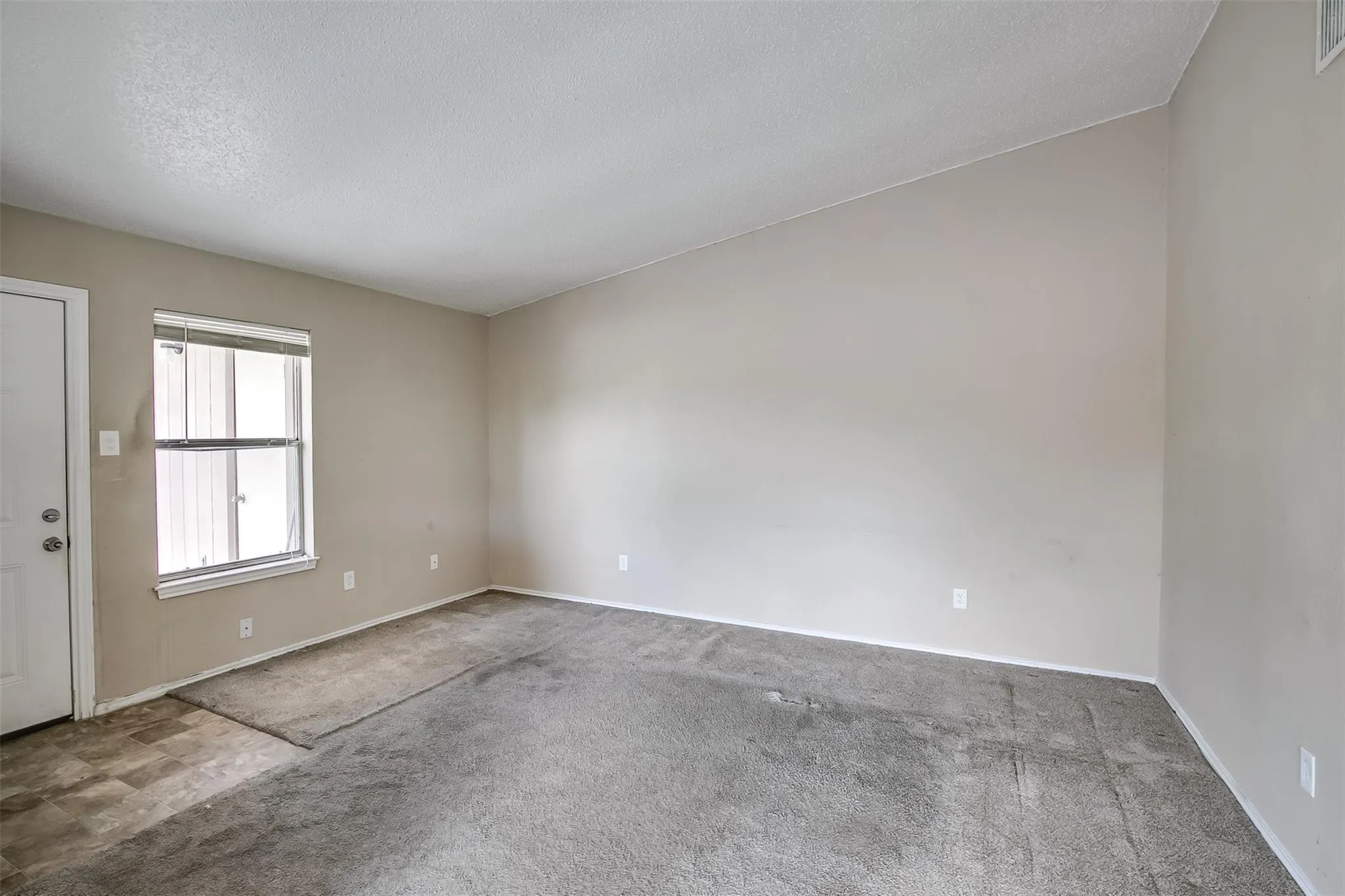 Photo 3 of 8419 RIVERSTONE DR #D