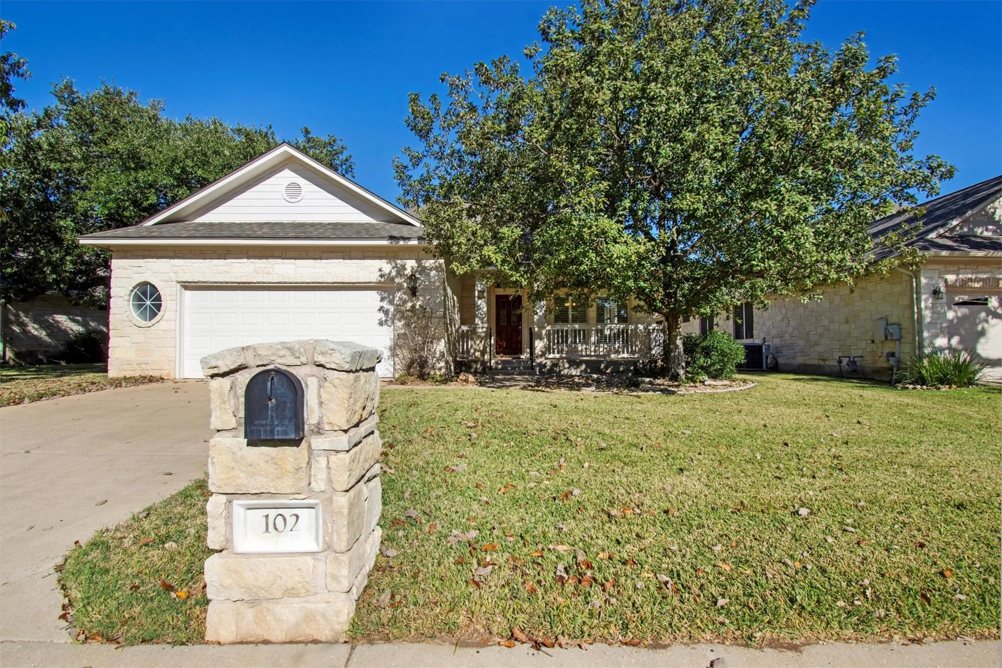 Photo 2 of 102 LAVACA LN