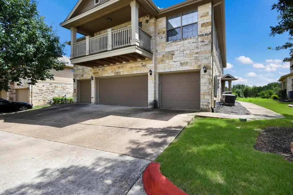 Photo 2 of 9201 BRODIE LN #2903
