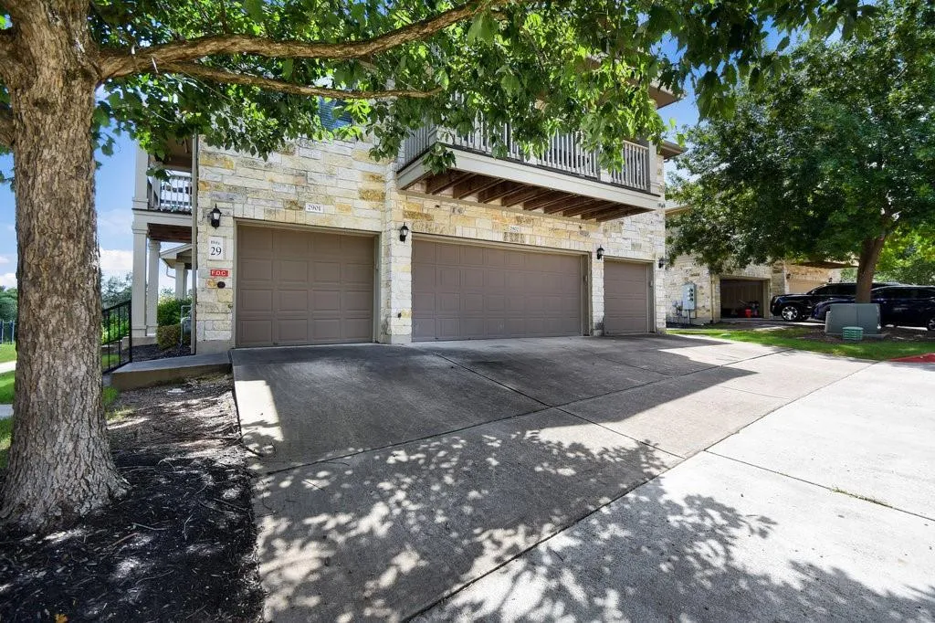 Photo 3 of 9201 BRODIE LN #2903