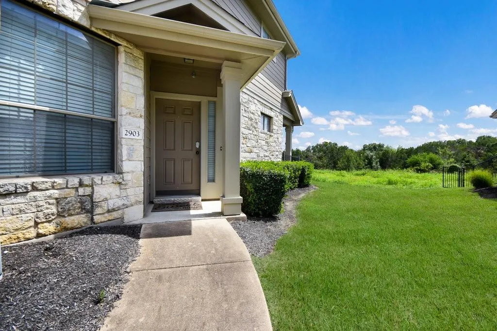 Photo 4 of 9201 BRODIE LN #2903