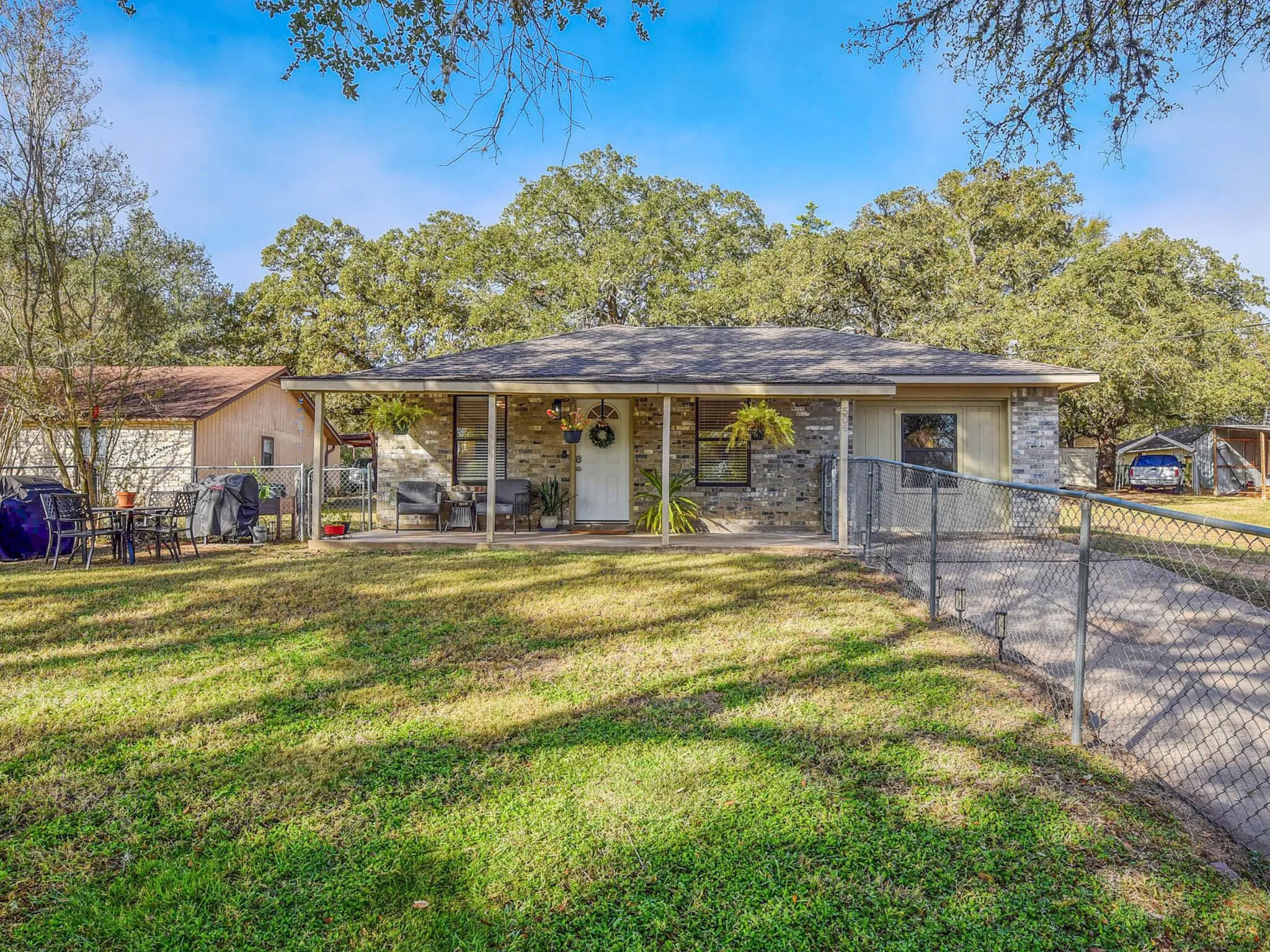 Photo of 504 HICKORY ST, Smithville, TX, 78957