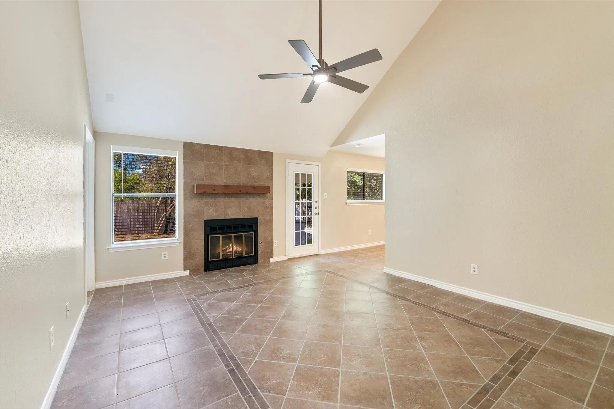Photo 5 of 6808 LUCKENBACH LN