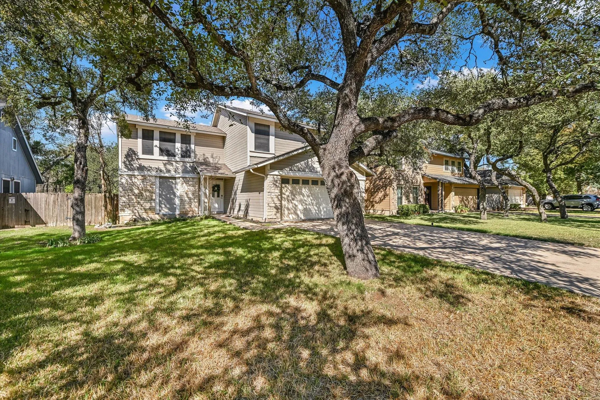 Photo 2 of 6808 LUCKENBACH LN