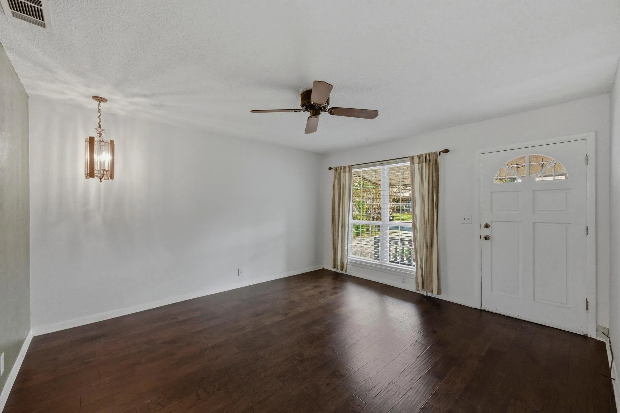 Photo 4 of 5704 CEDARDALE DR