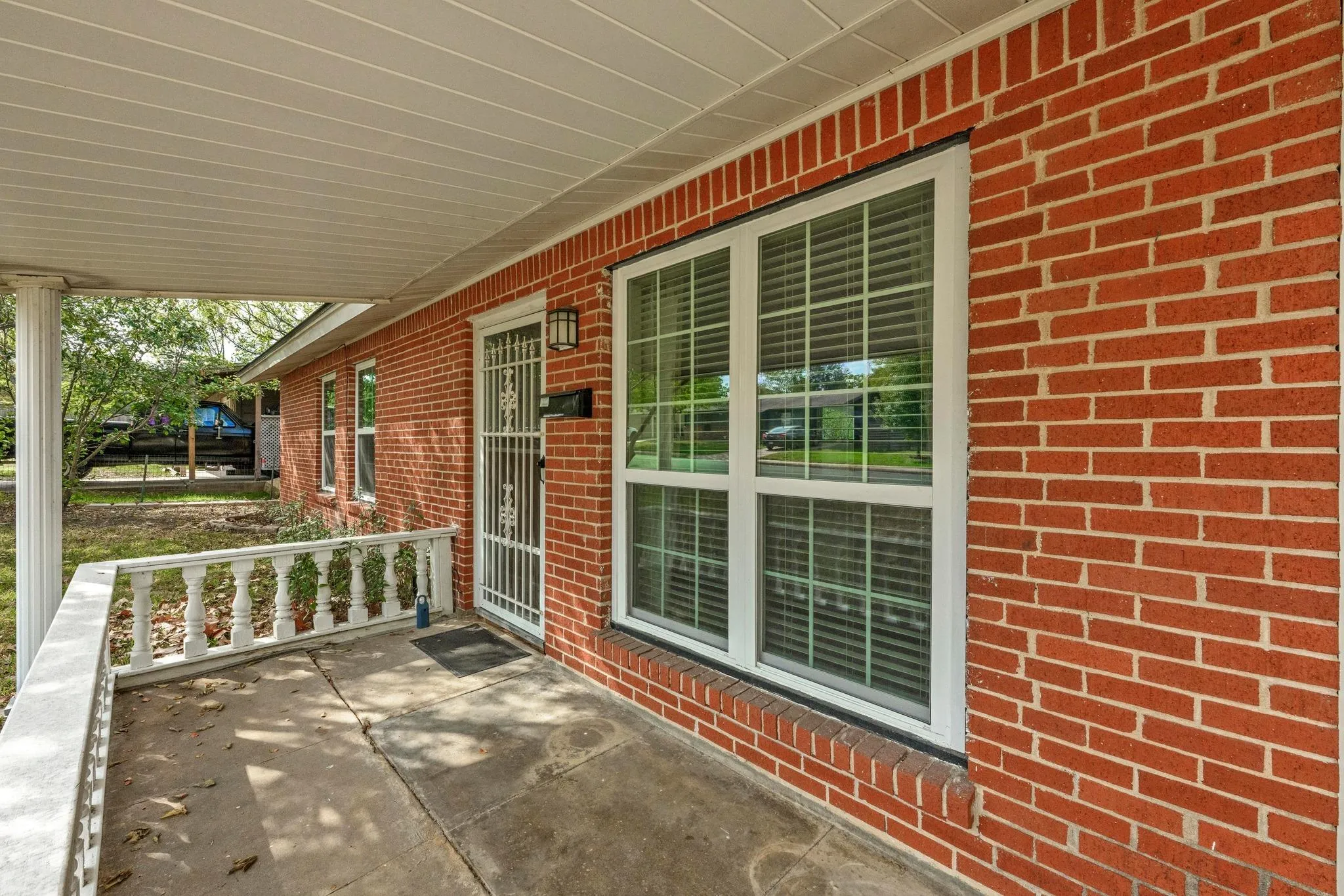 Photo 3 of 5704 CEDARDALE DR
