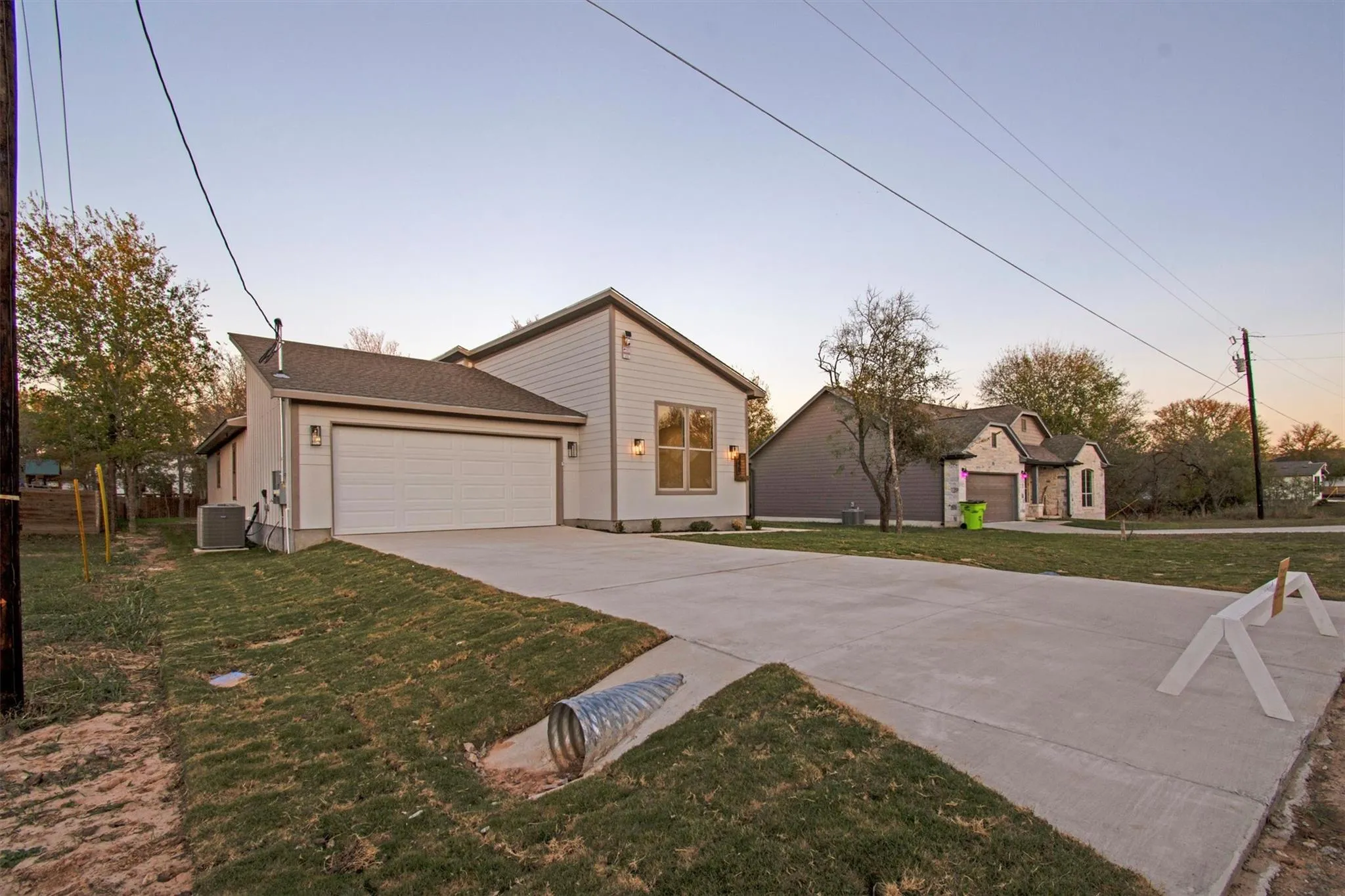 Photo 4 of 346 NENE LN