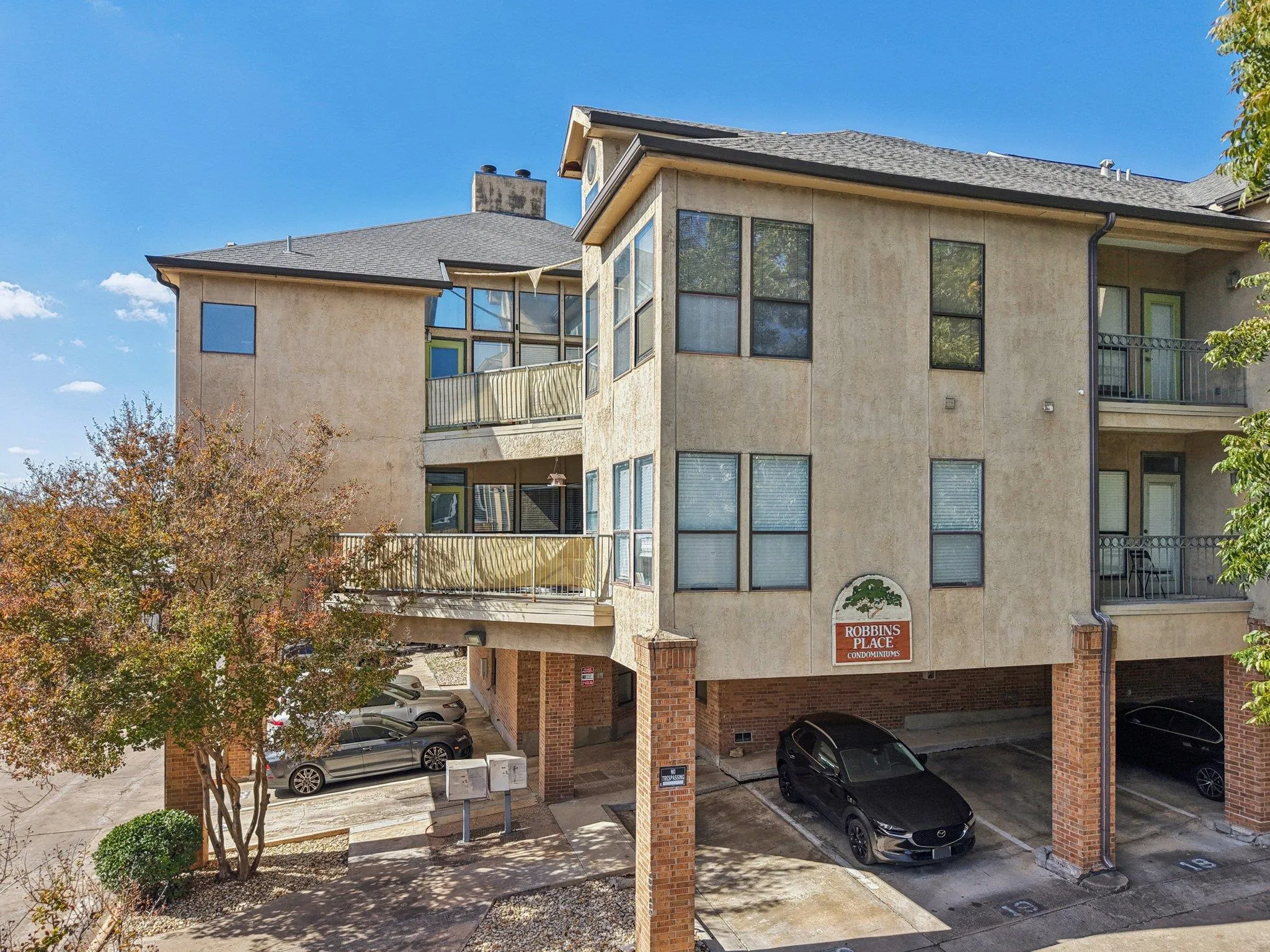 Photo 2 of 1910 ROBBINS PL #301