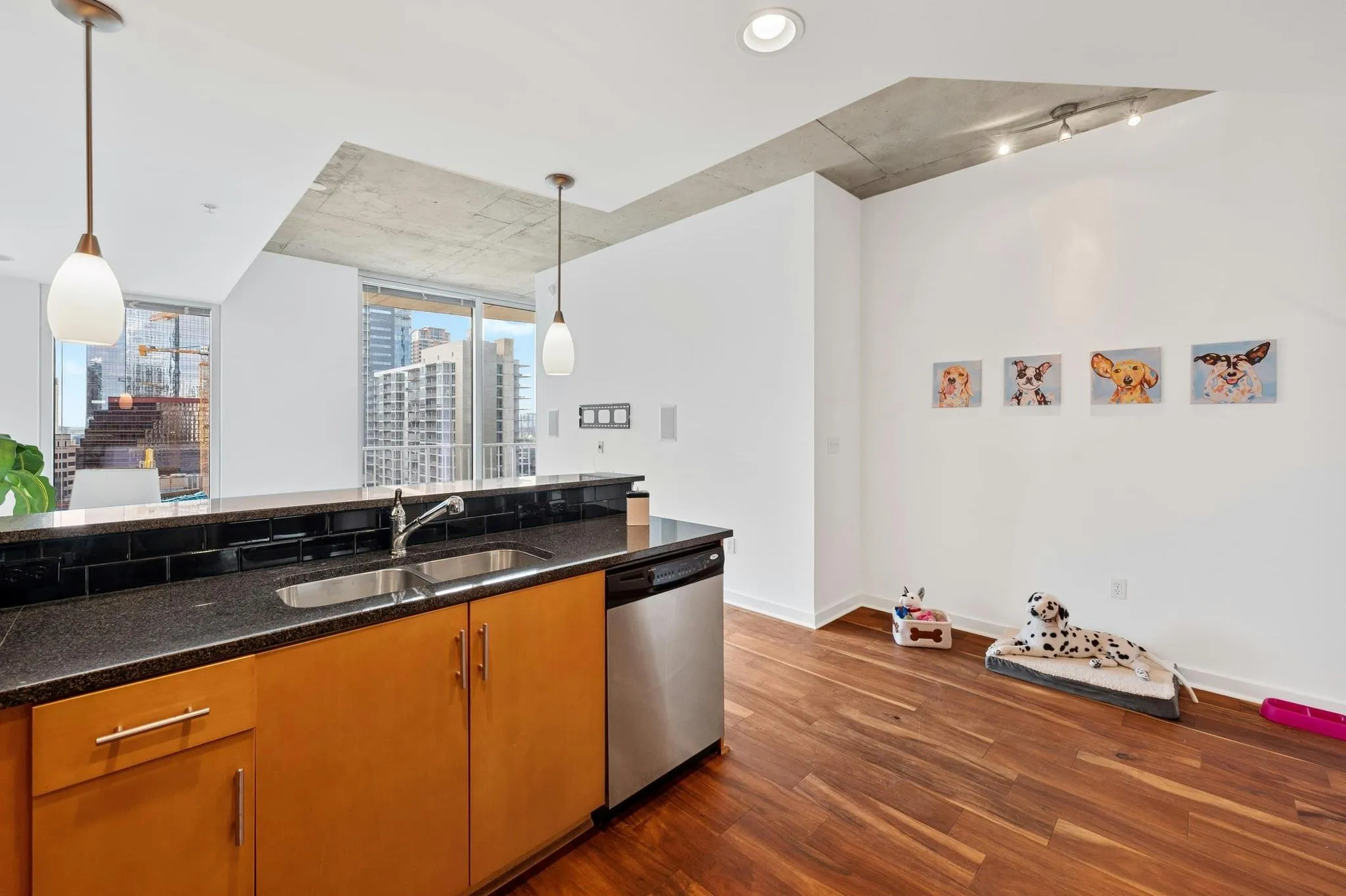 Photo 5 of 360 NUECES ST #1407