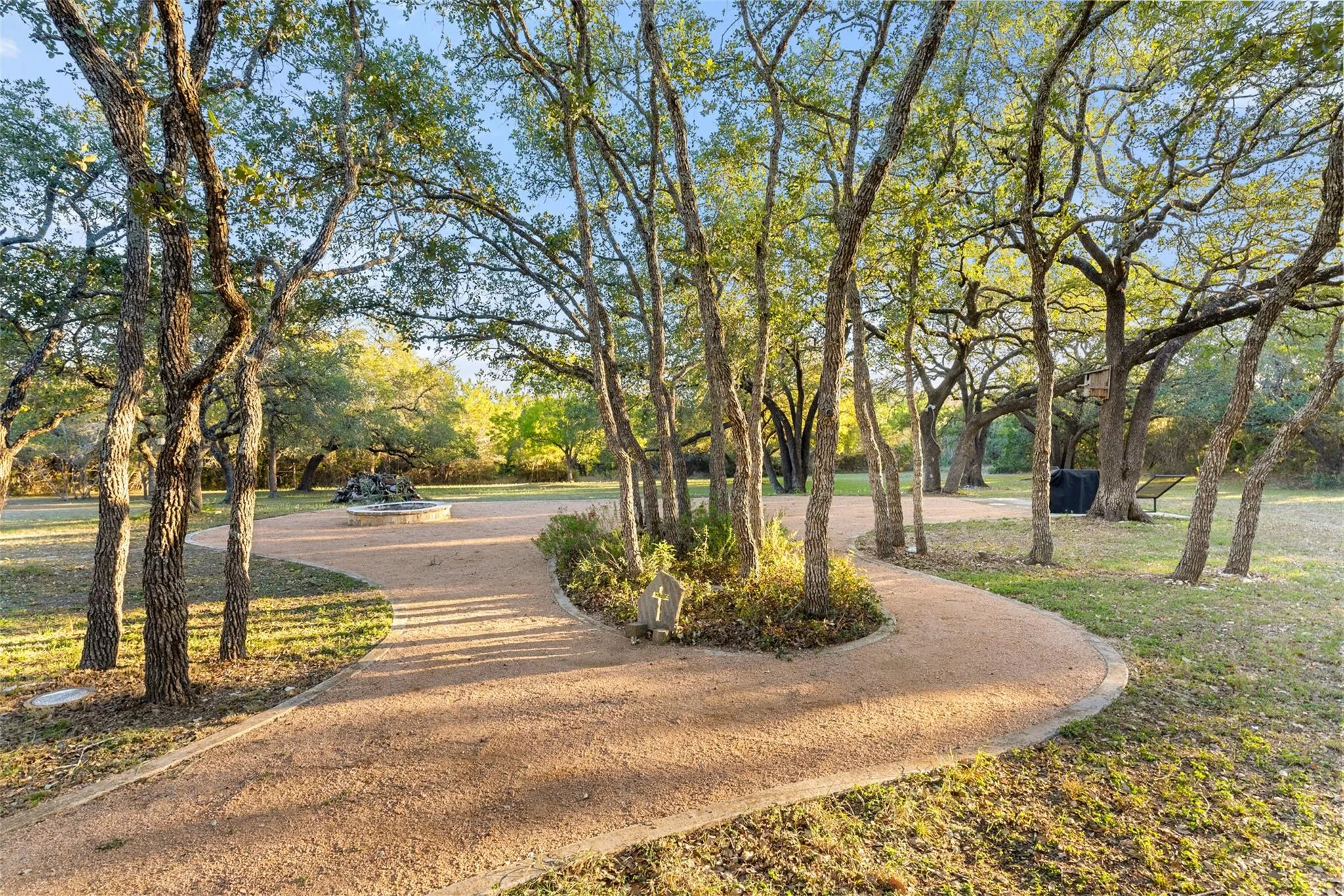 Photo 4 of 301 CRYSTAL MEADOWS DR