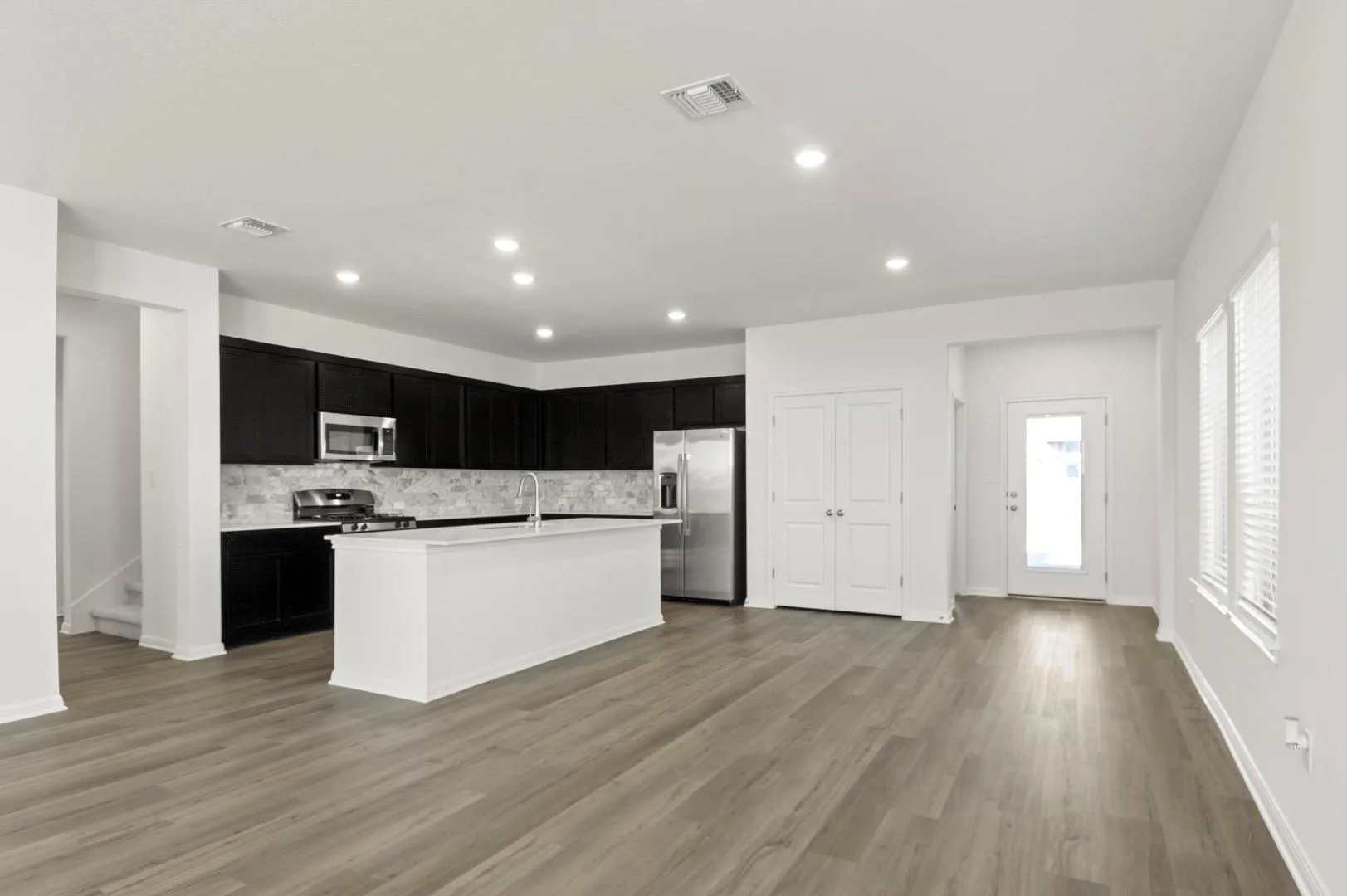 Photo 5 of 304 BAY BREEZE DR