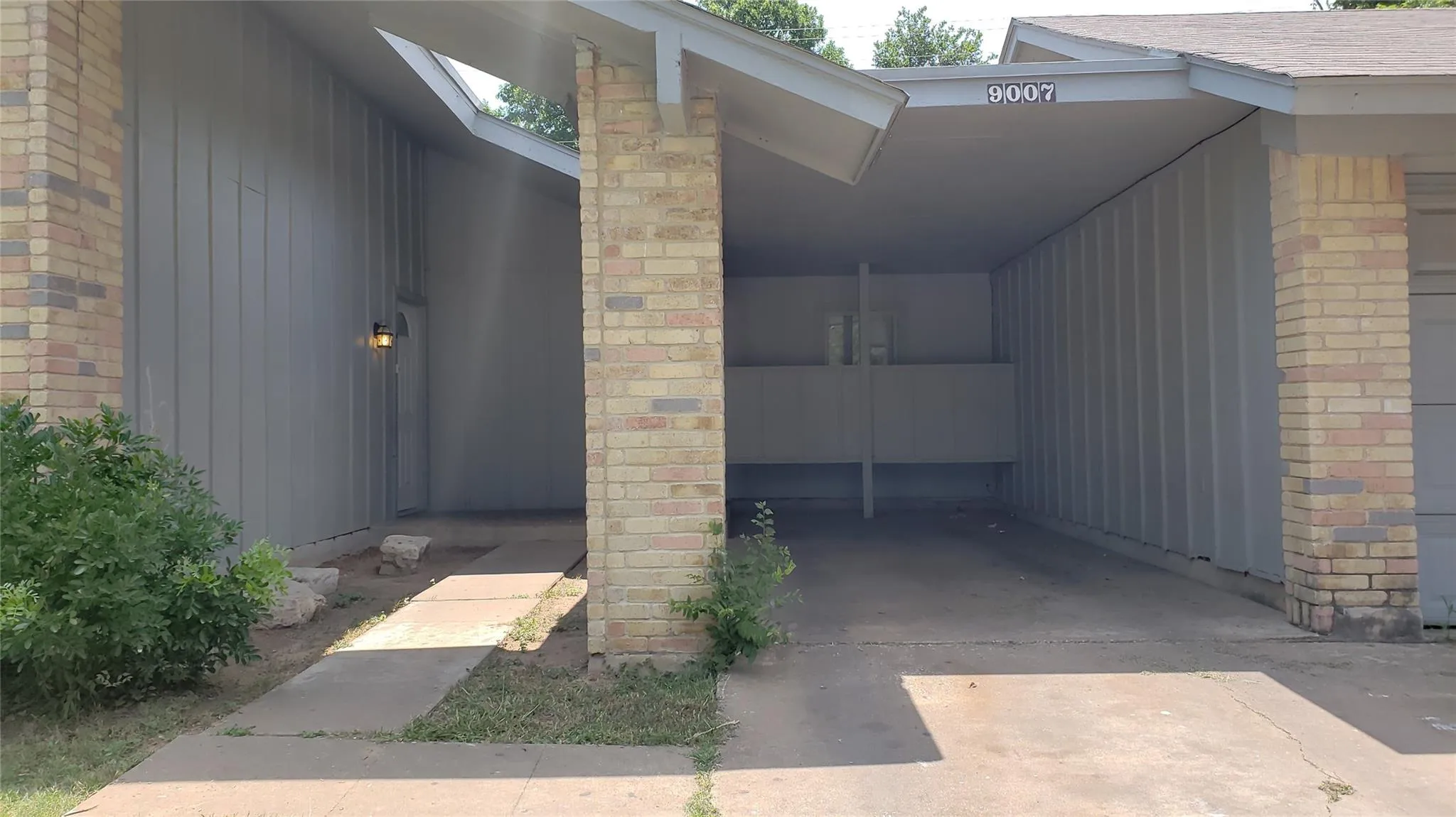 Photo 3 of 9007 QUAIL VALLEY DR