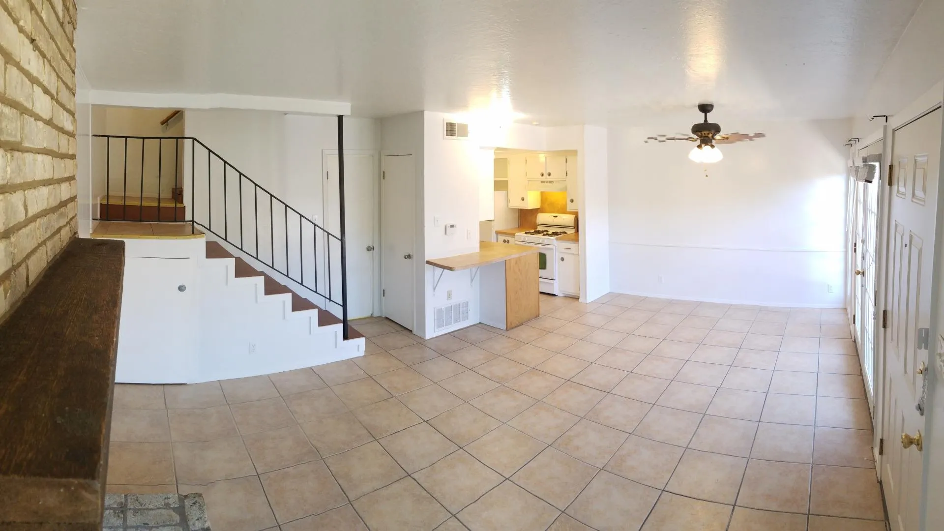 Photo 5 of 8616 PUTNAM DR