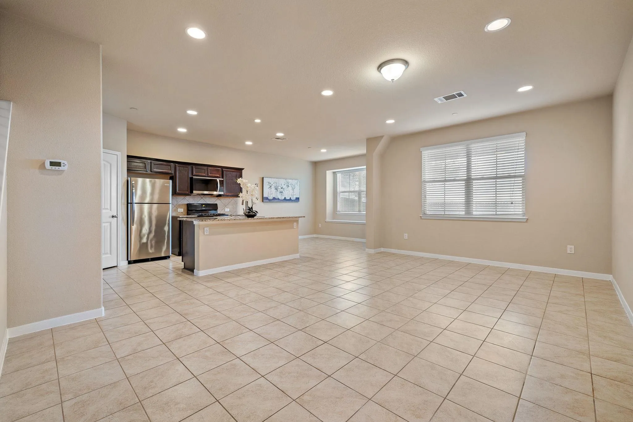 Photo 4 of 2880 DONNELL DR #702
