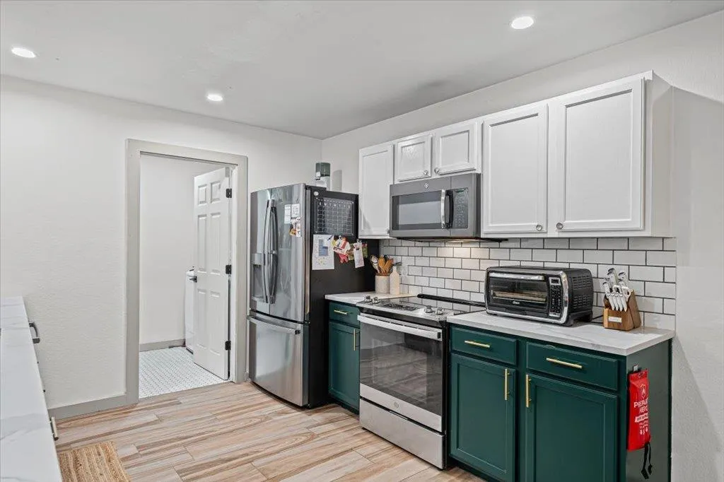 Photo 5 of 120 HILLHOUSE LN