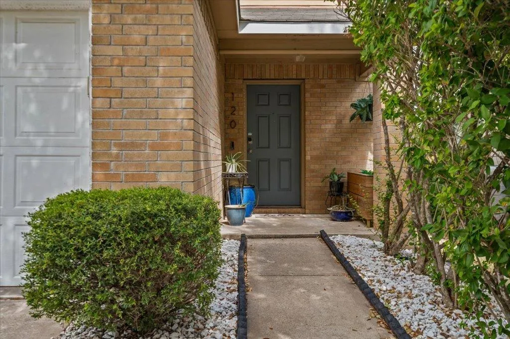 Photo 4 of 120 HILLHOUSE LN