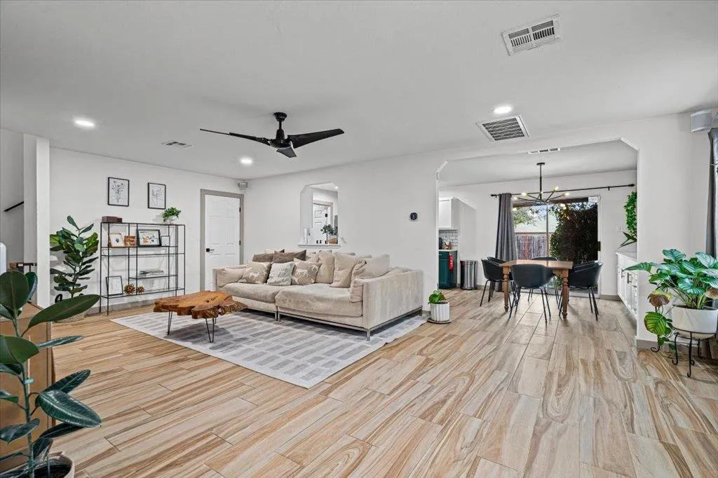 Photo of 120 HILLHOUSE LN, Manchaca, TX, 78652