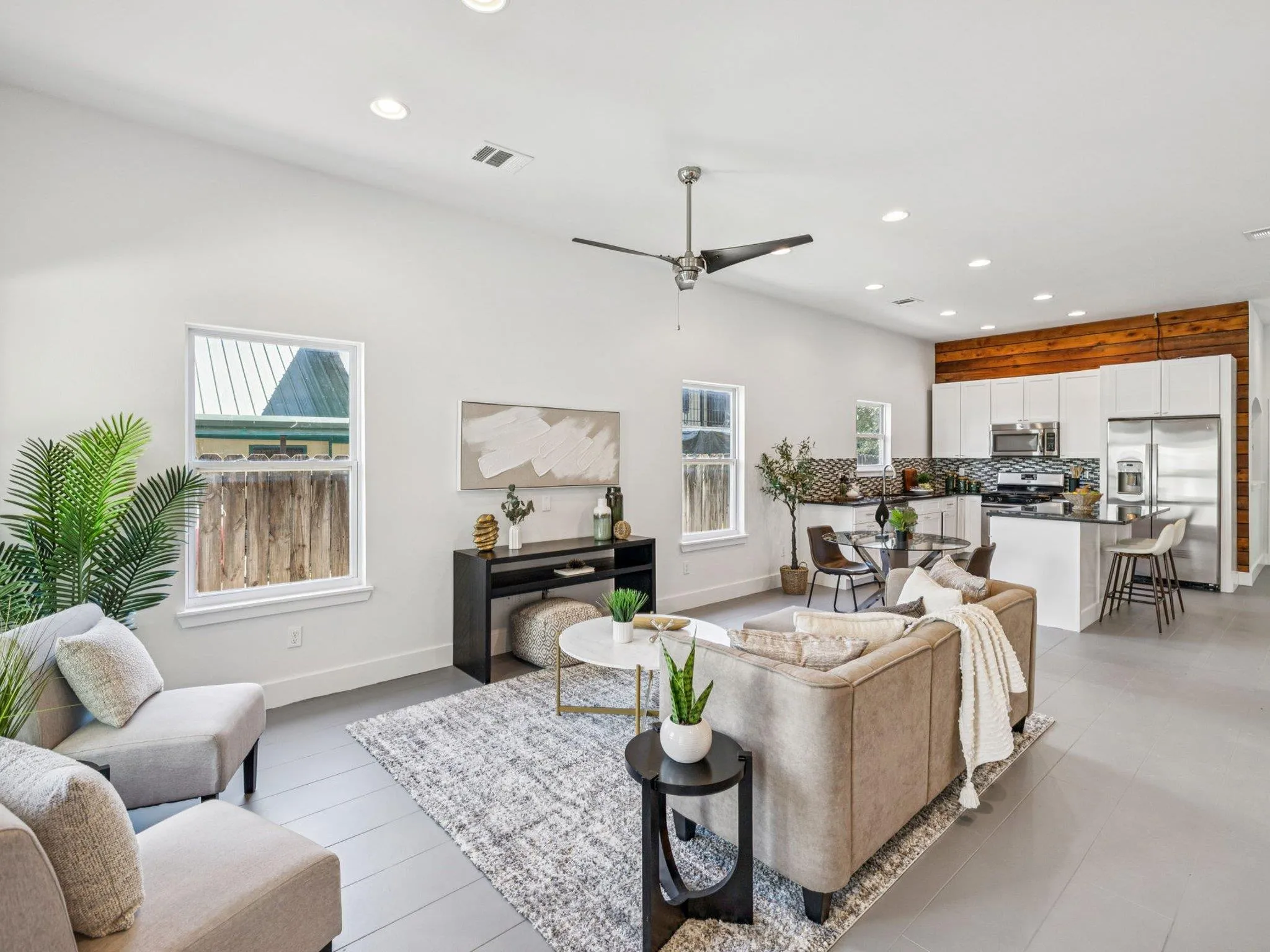Photo 4 of 1702 MIRIAM AVE