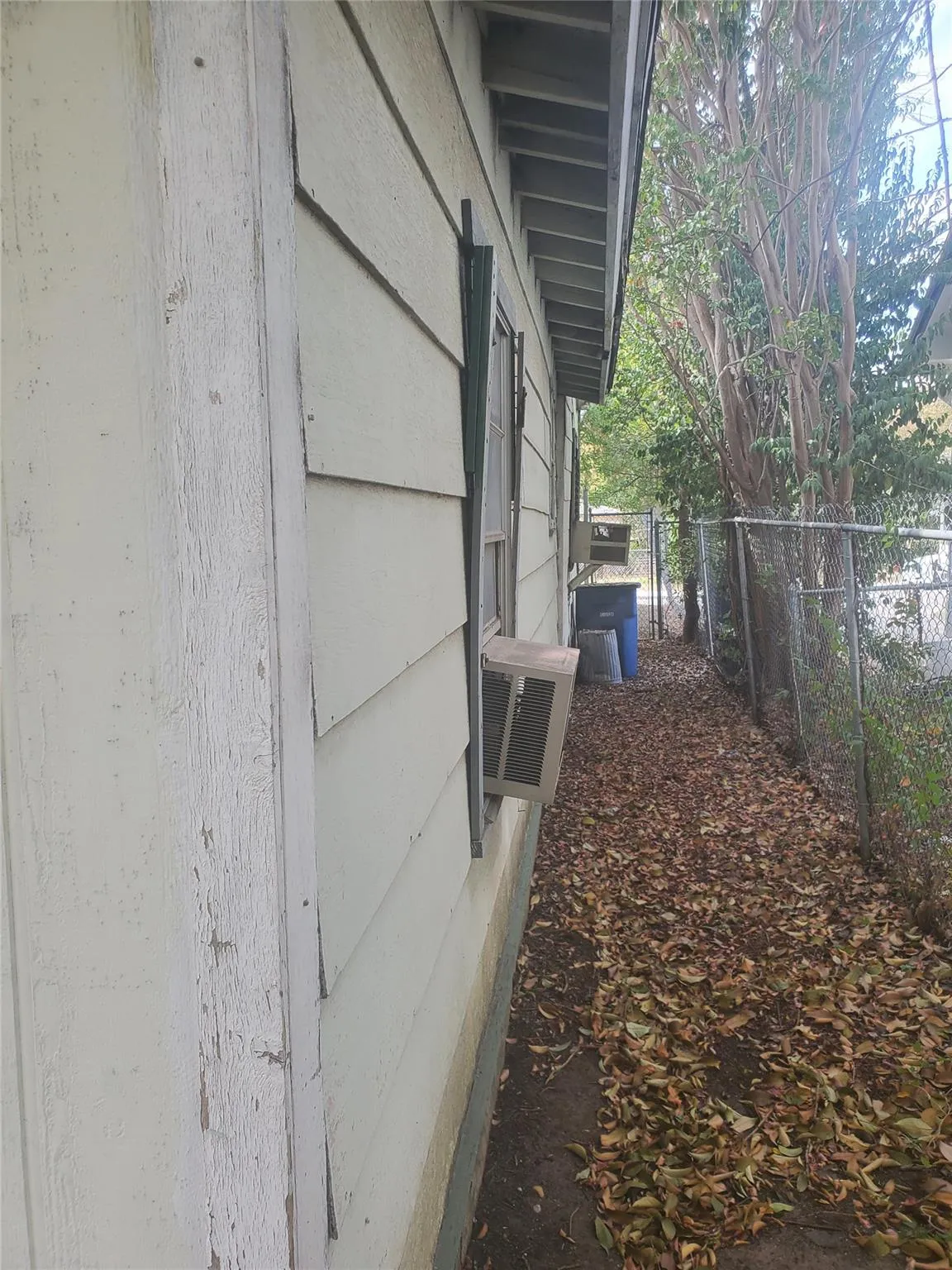 Photo 3 of 1805 MCKINLEY AVE