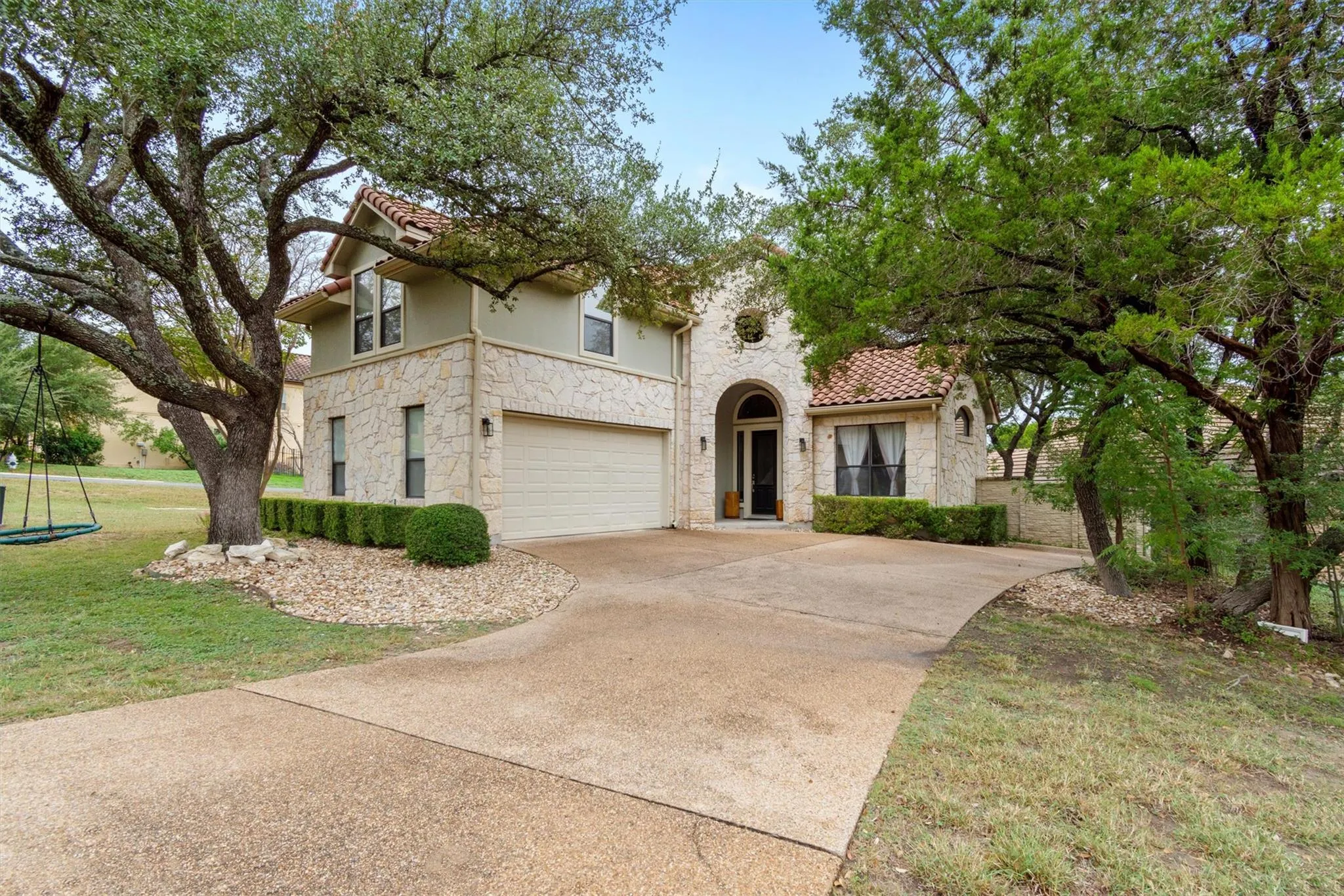 Photo of 6 MONARCH OAKS LN, The Hills, TX, 78738
