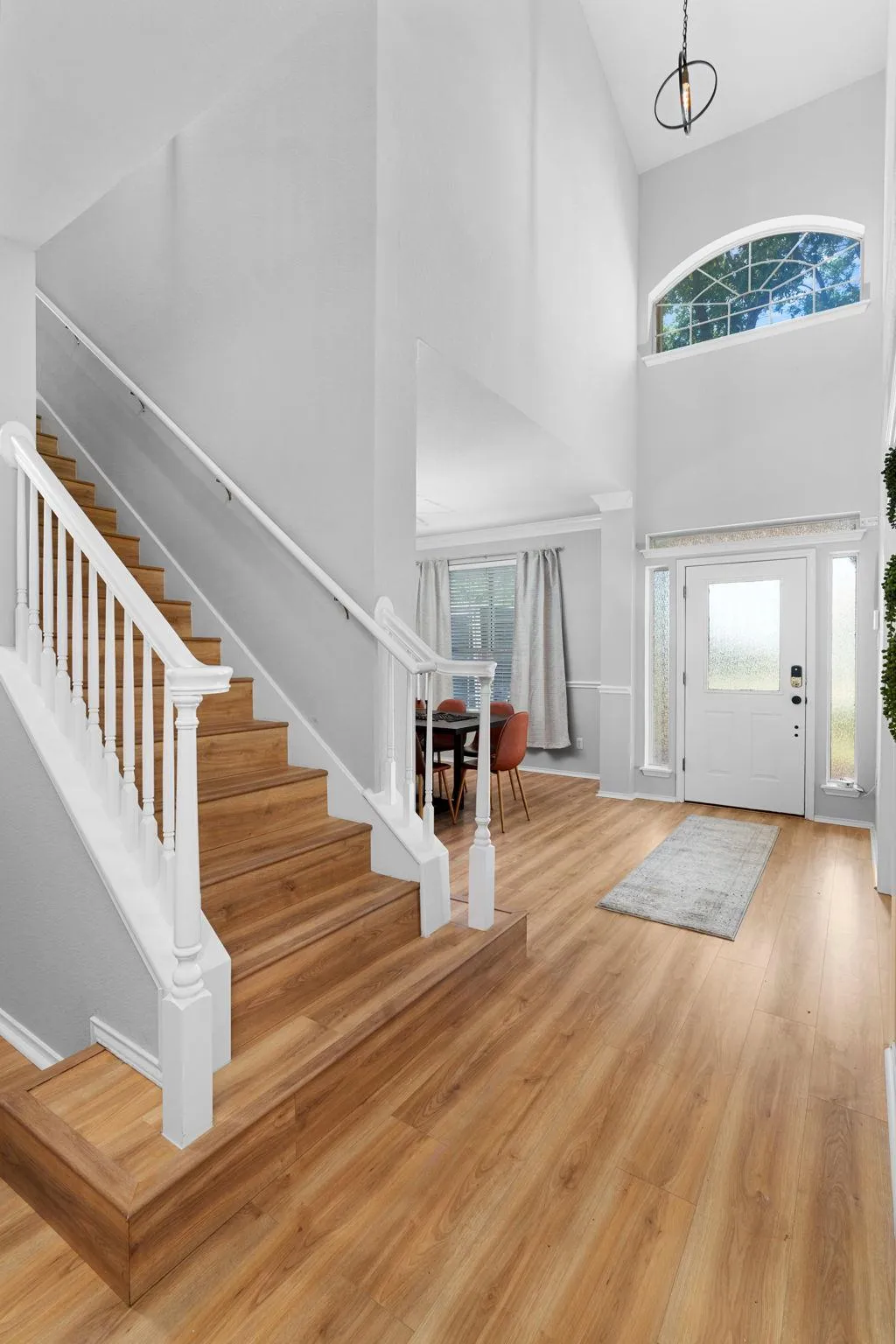 Photo 2 of 807 CLARENCE BOHLS LN