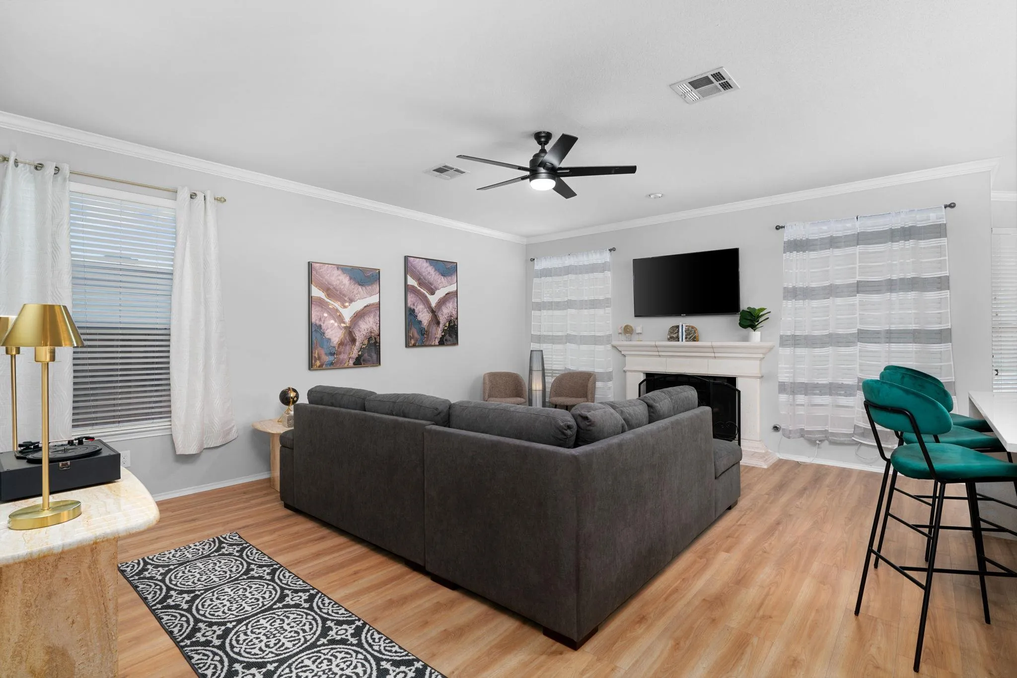 Photo 3 of 807 CLARENCE BOHLS LN