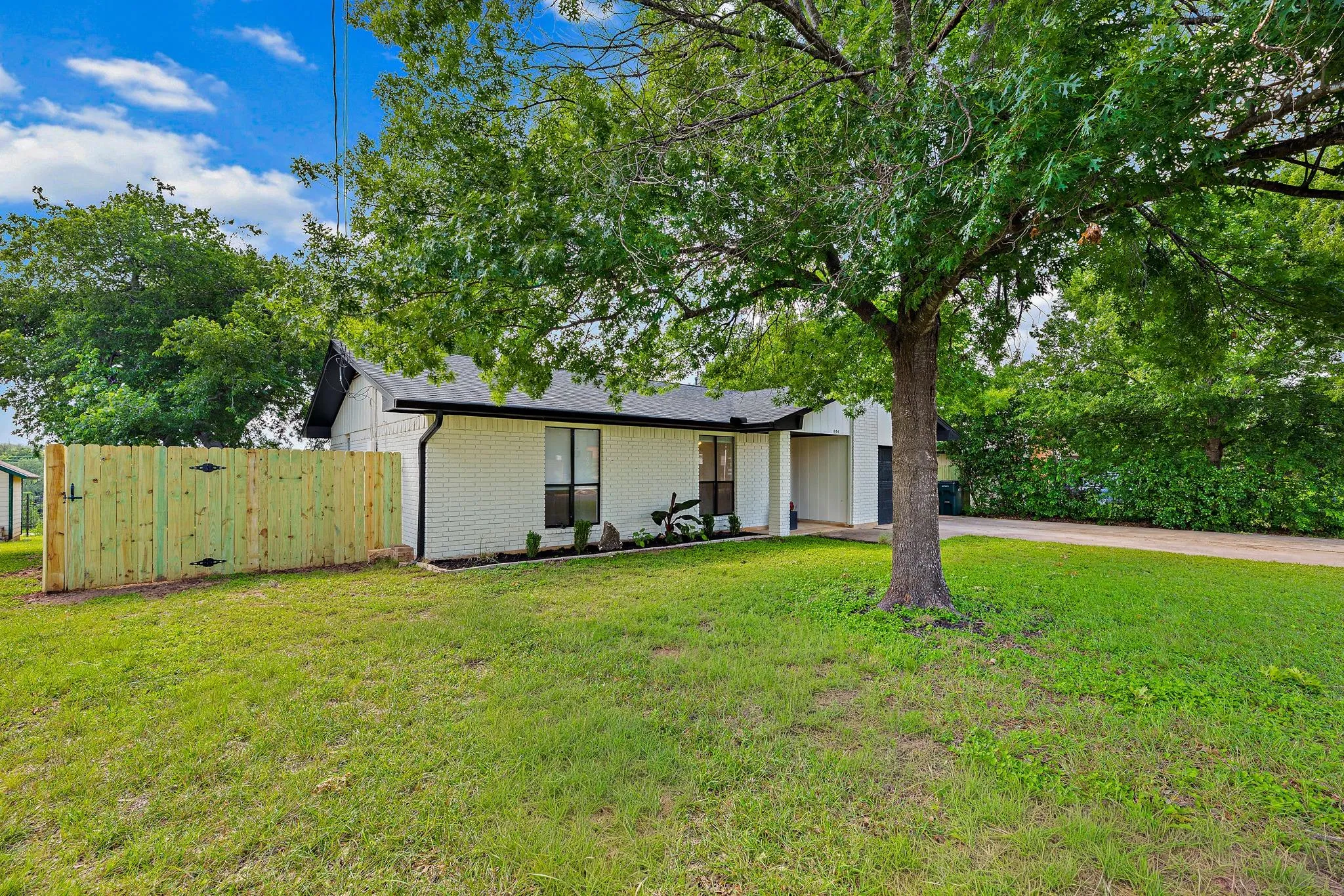Photo 5 of 1004 SCENIC DR