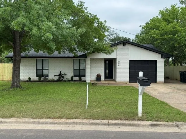 Photo 2 of 1004 SCENIC DR