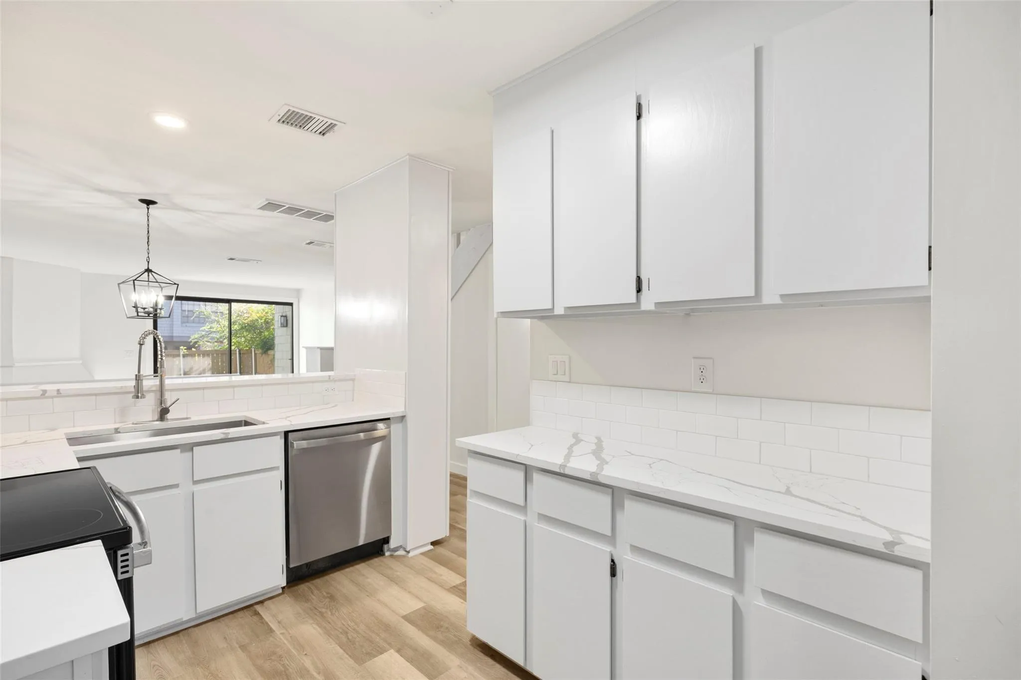 Photo 5 of 7122 WOOD HOLLOW DR #29