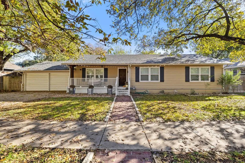 Photo of 1221 S AUSTIN AVE, Georgetown, TX, 78626
