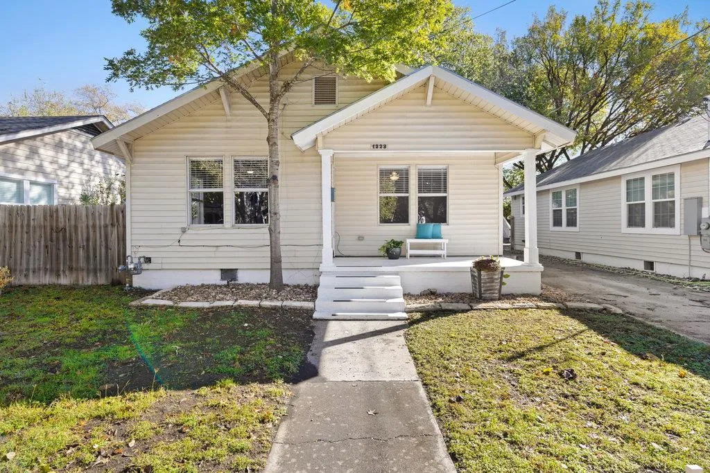 Photo of 1223, 1223 1/2 & 1225 S AUSTIN AVE S, Georgetown, TX, 78626