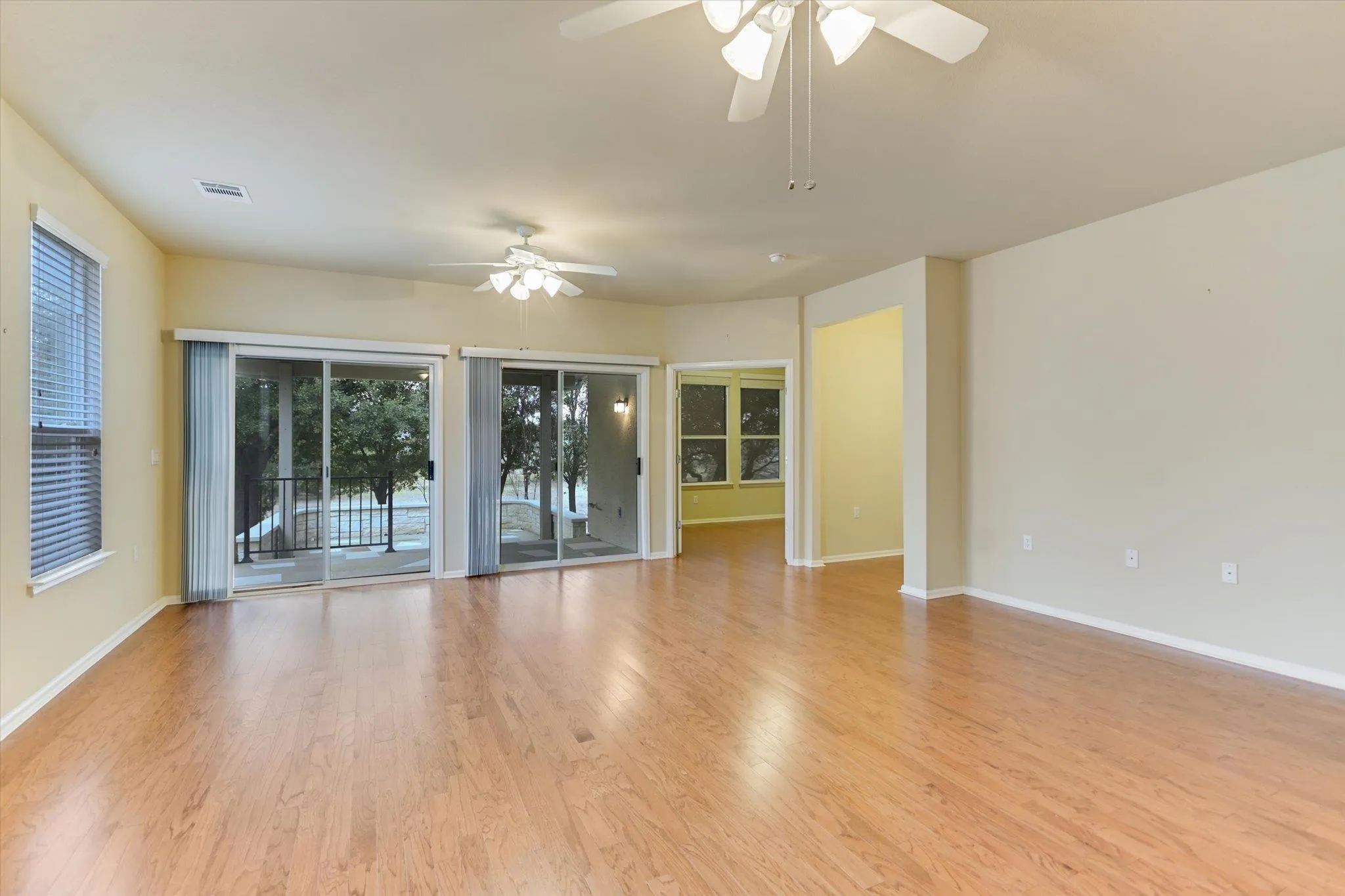 Photo 5 of 915 APACHE MOUNTAIN LN